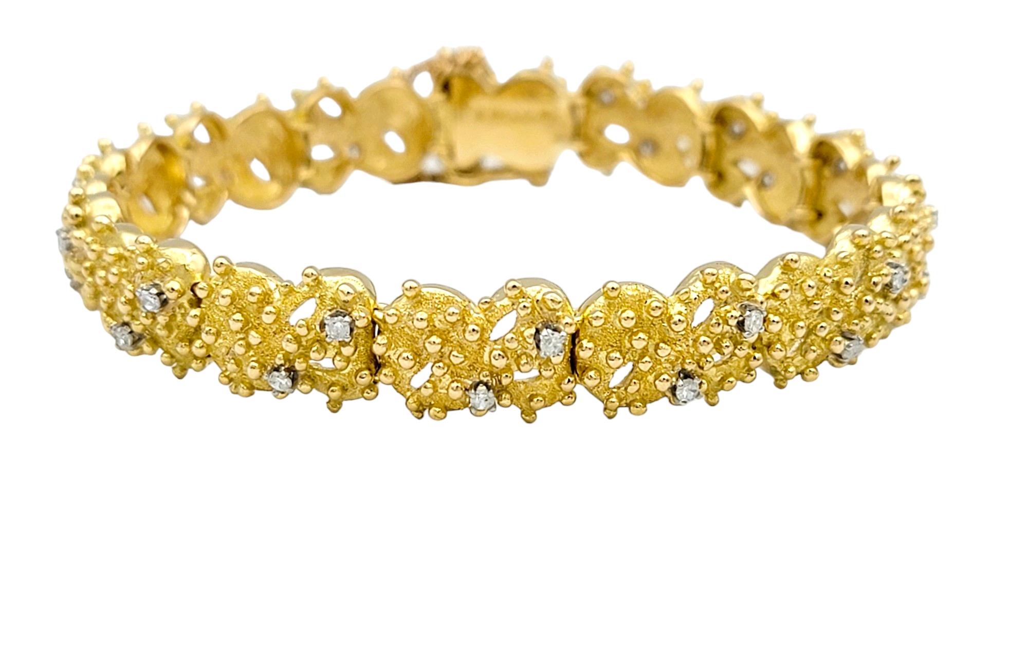 J. Rossi Bracelet à maillons en or jaune 18 carats avec motif granité en vente
