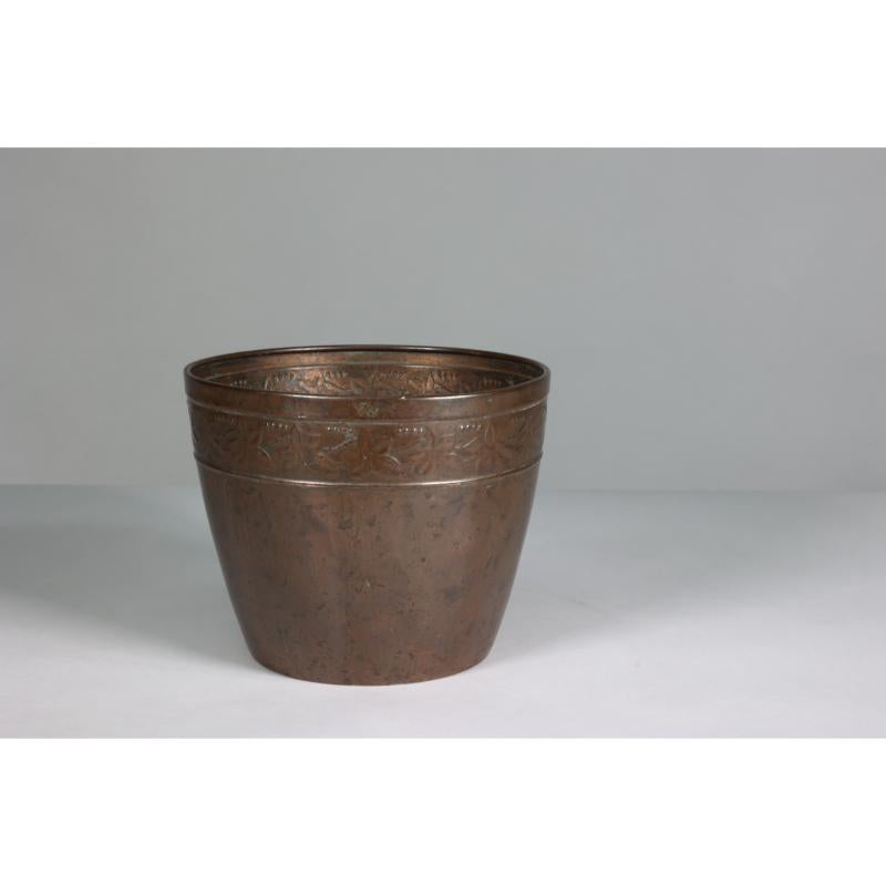 English J S & Sons. A pair of Arts and Crafts copper planter with floral decoration For Sale