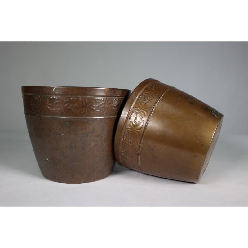 Copper J S & Sons. A pair of Arts and Crafts copper planter with floral decoration For Sale