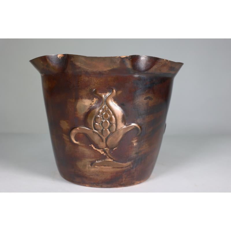 Copper Joseph Sankey & Sons Large Arts & Crafts copper planter with embossed flower pod For Sale
