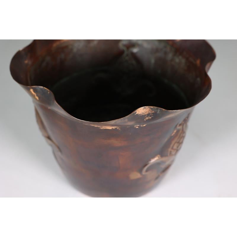 Joseph Sankey & Sons Large Arts & Crafts copper planter with embossed flower pod For Sale 2