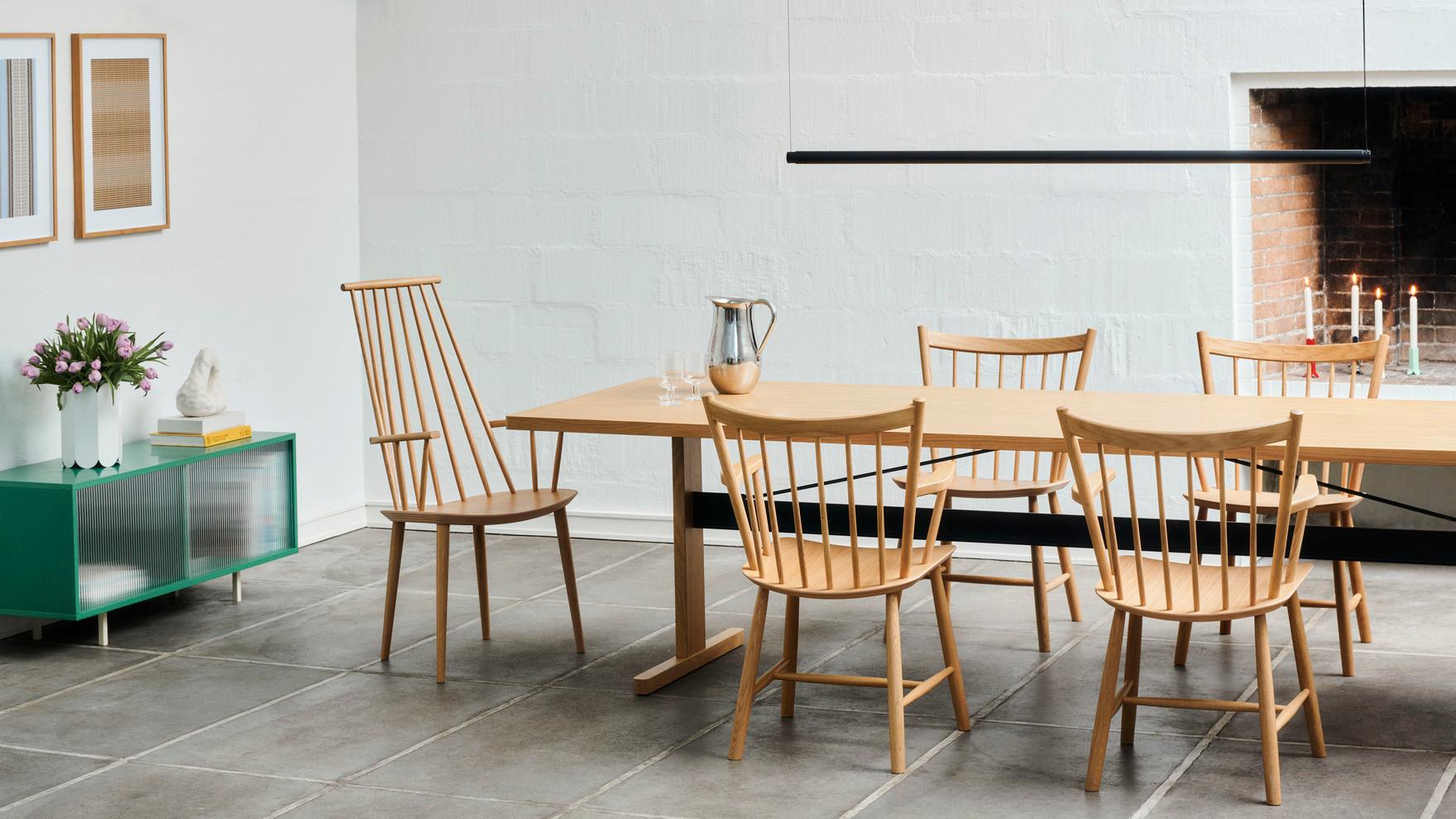 Silla Serie J J110, roble lacado de Poul M. Volther para Hay Roble en venta