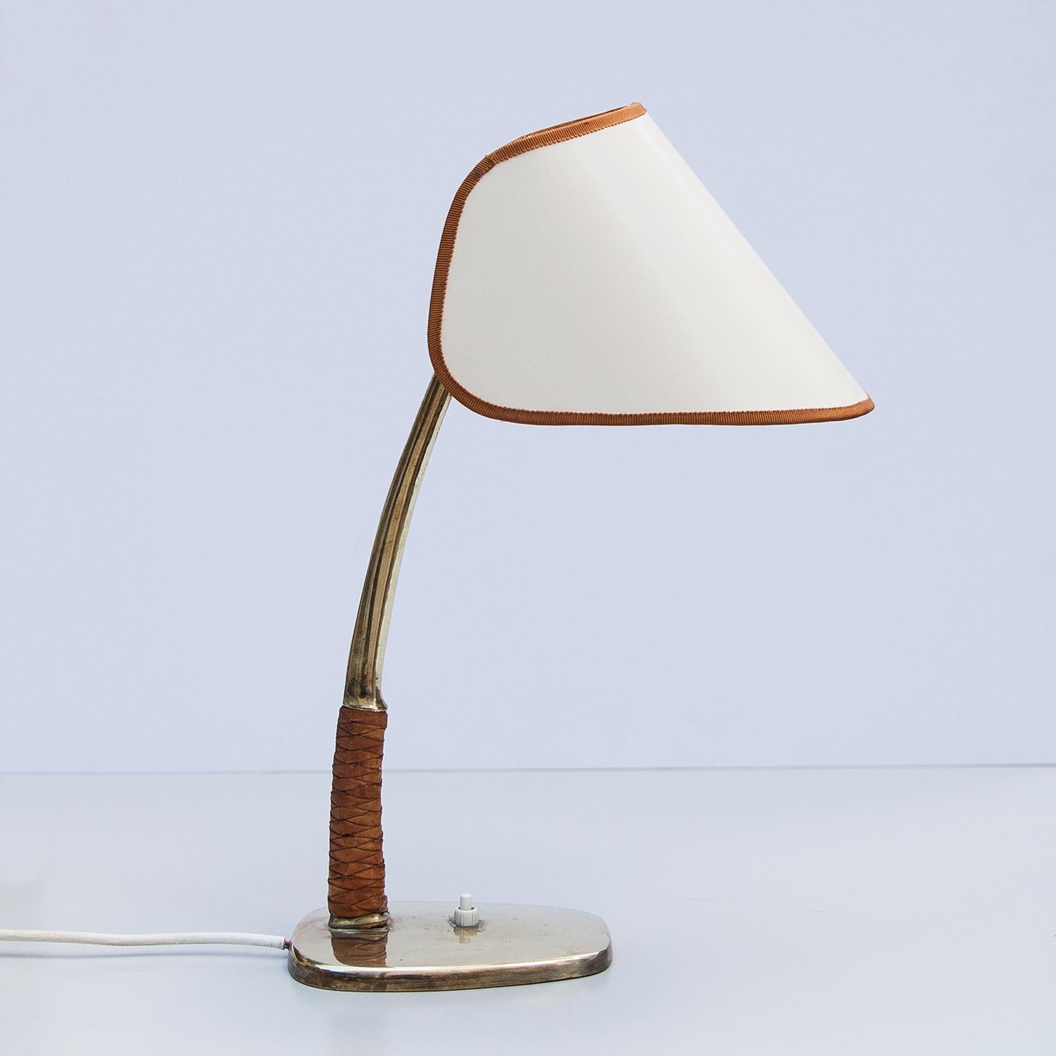 Mid-Century Modern J. T. Kalmar Brass and Leather Table Lamp Arnold, Austria 1950s