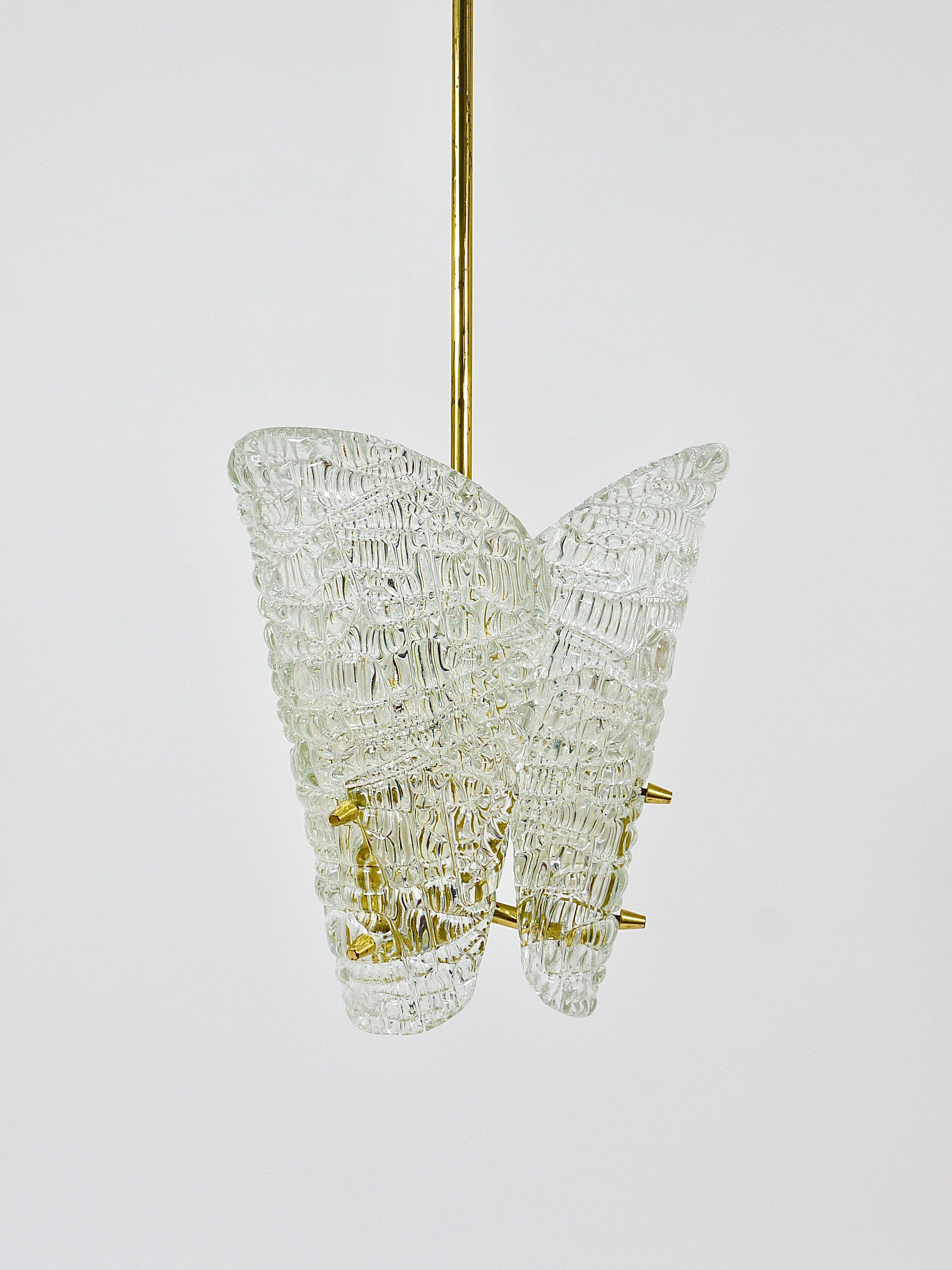 Mid-Century Modern J. T. Kalmar Midcentury Brass & Textured Glass Chandelier, Vienna, 1950s For Sale