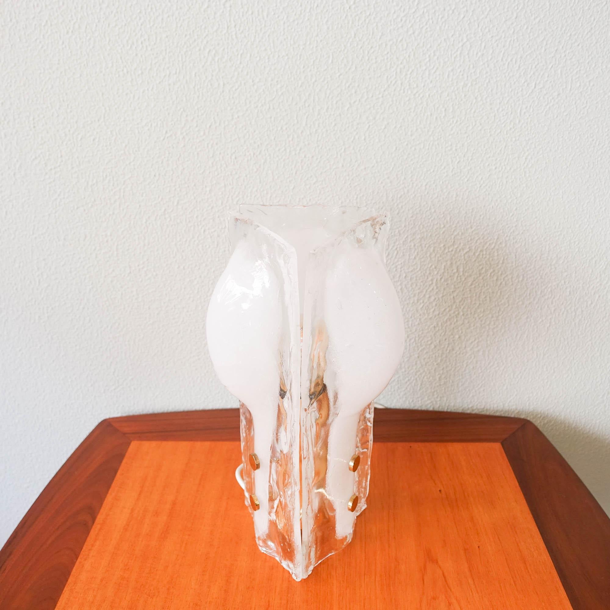 J. T. Kalmar Drei-Blüten-Eisblüten-Tischlampe aus geschmelzendem Glas, 1960er Jahre im Angebot 4