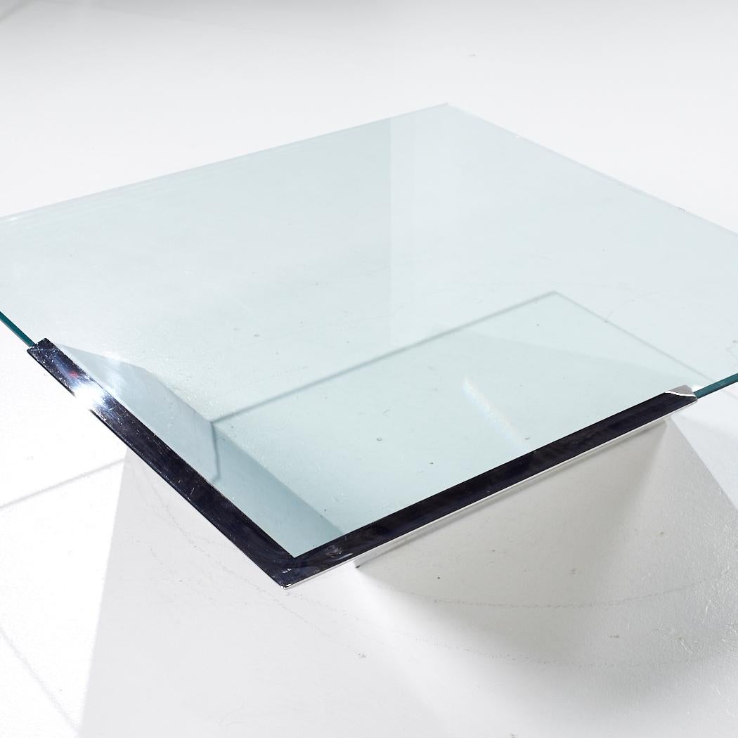 Verre J Wade Beam for Brueton Mid Century Chrome and Glass Square Coffee Table (table basse carrée en verre et chrome) en vente
