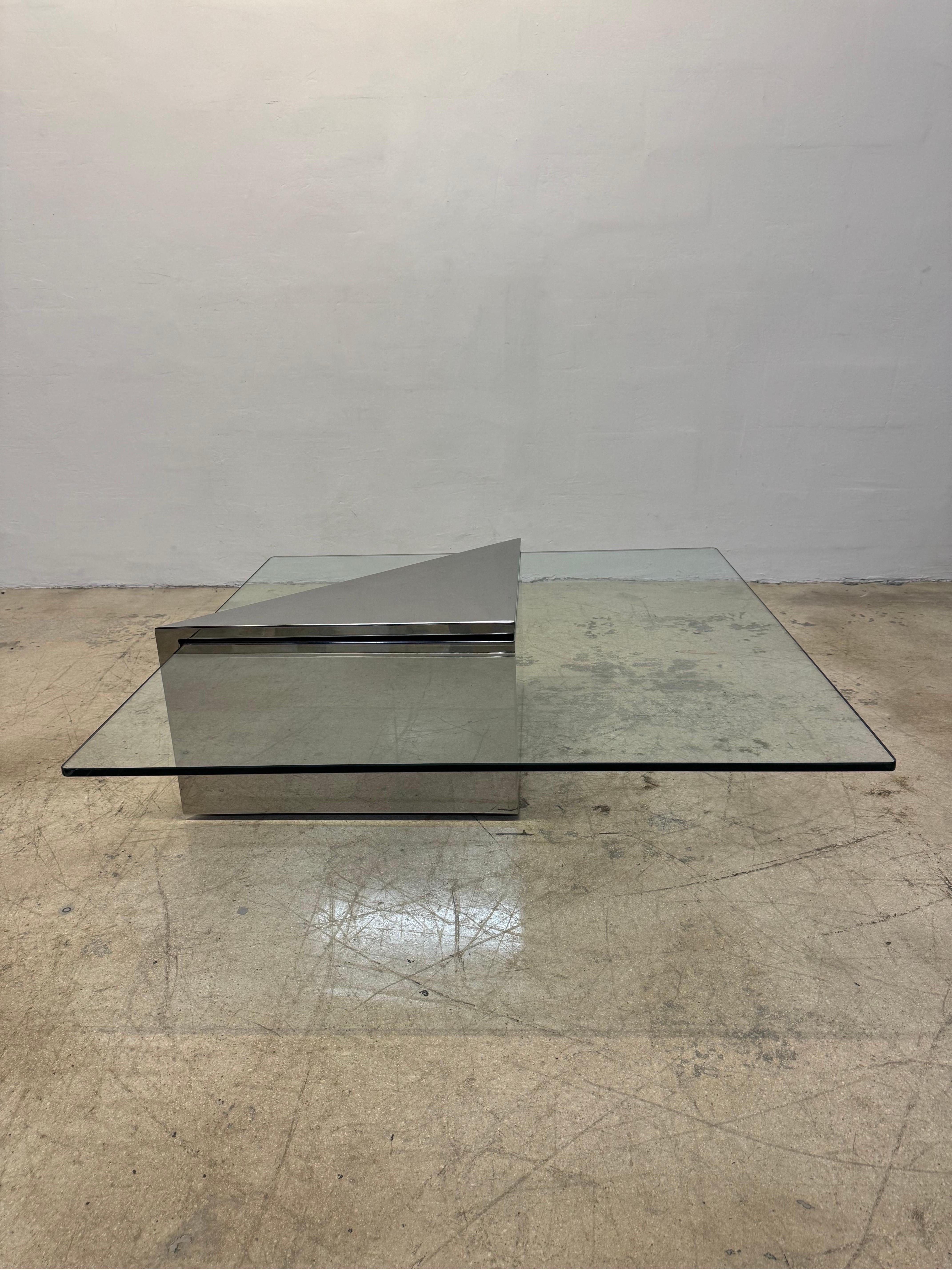 Table basse ou de cocktail Brueton avec base en acier poli et plateau en verre 1/2
