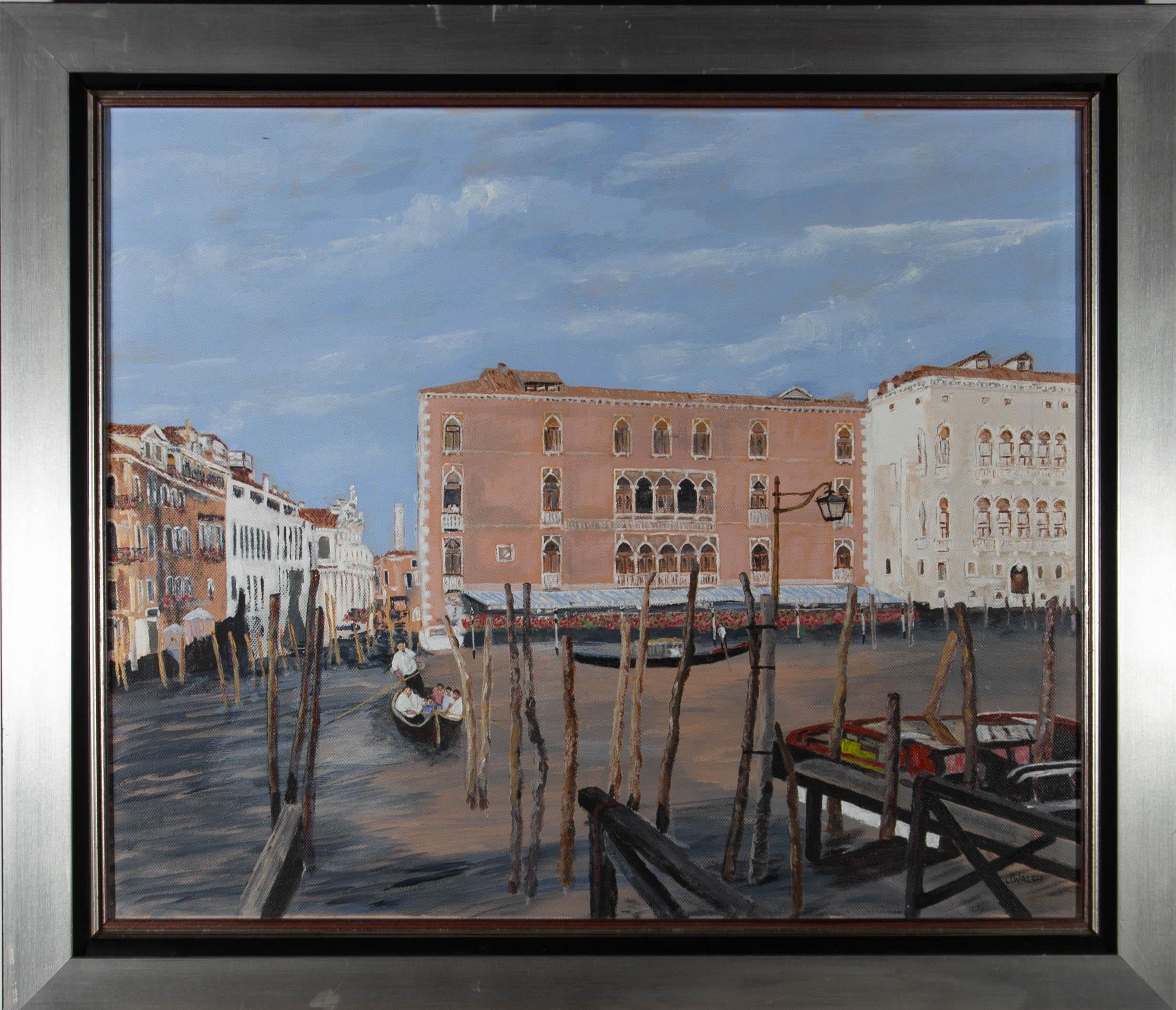 Una vibrante vista contemporanea in acrilico di un canale veneziano e di edifici. L'artista ha apposto la sua firma nell'angolo in basso a destra e il dipinto è stato presentato in una cornice argentata contemporanea con sottofondo in velluto nero.