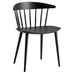 J104 Silla Serie J , Negro ,  Diseño de Jørgen Bækmark, para Hay