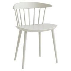 J104 Silla Serie J , Gris Cálido ,  Diseño de Jørgen Bækmark, para Hay