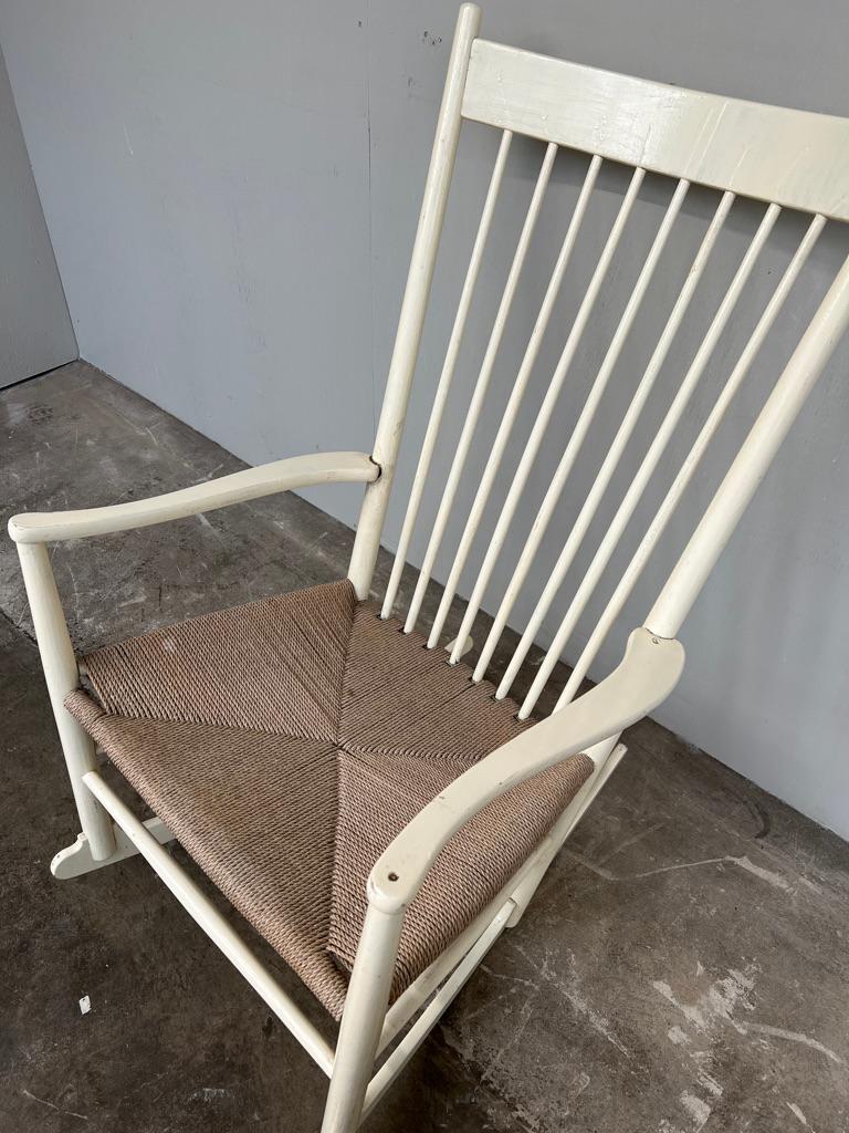 Sedia a dondolo J16 di Hans J. Wegner per Fredericia in vendita 4