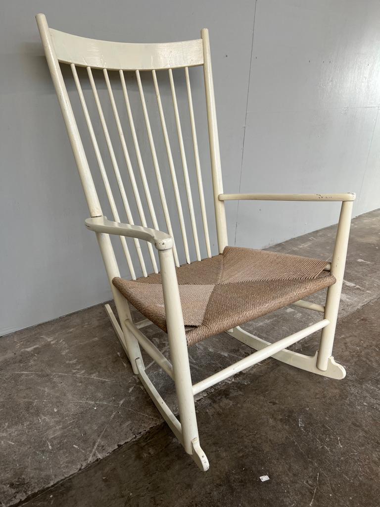 XX secolo Sedia a dondolo J16 di Hans J. Wegner per Fredericia in vendita