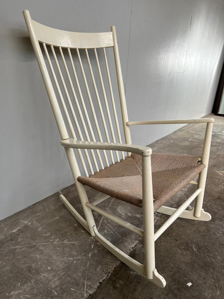 Faggio Sedia a dondolo J16 di Hans J. Wegner per Fredericia in vendita