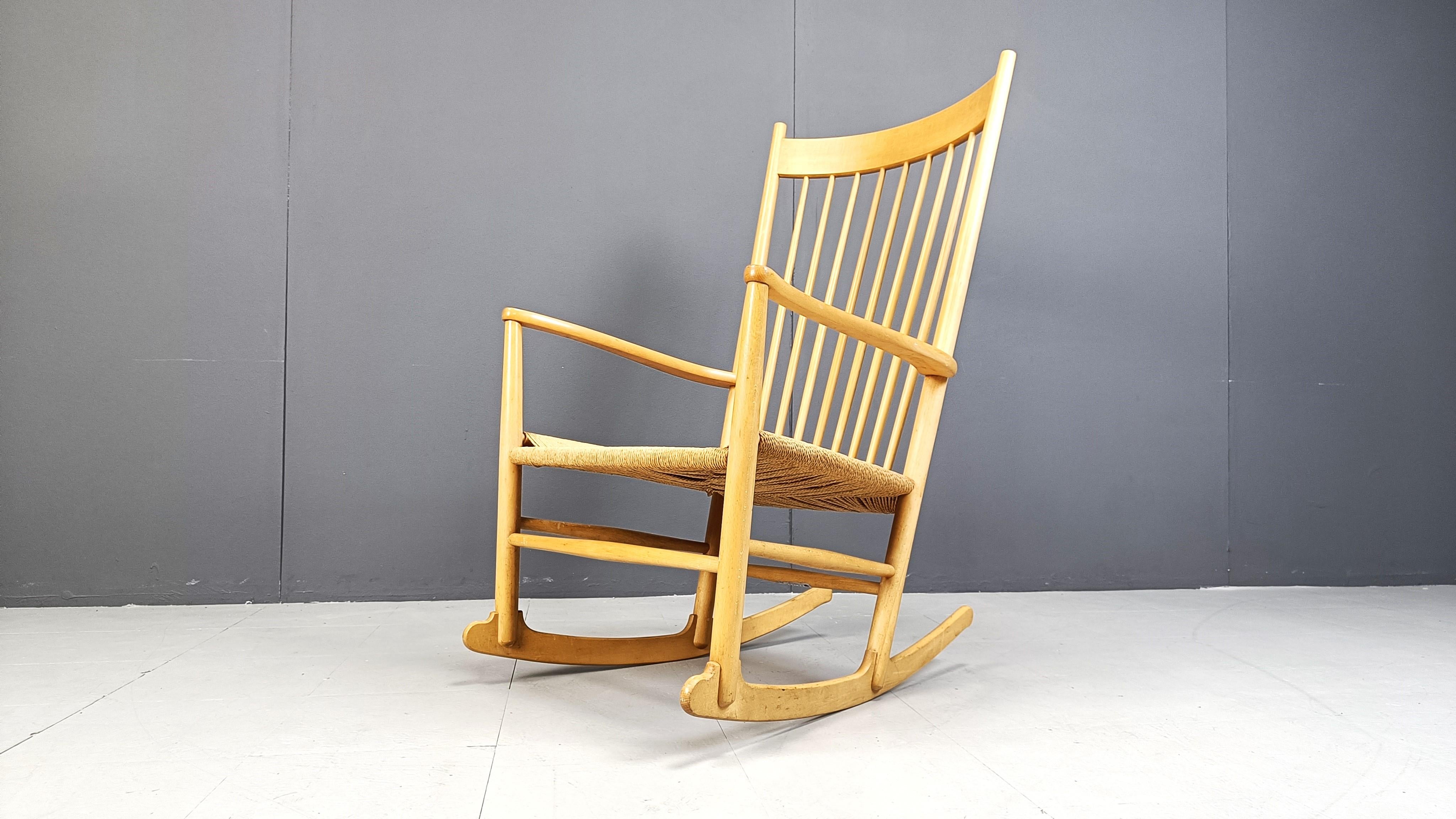 Sedia a dondolo J16 di Hans Wegner per FDB Mobler, anni '60 In condizioni buone in vendita a Leuven, Vlaams Gewest