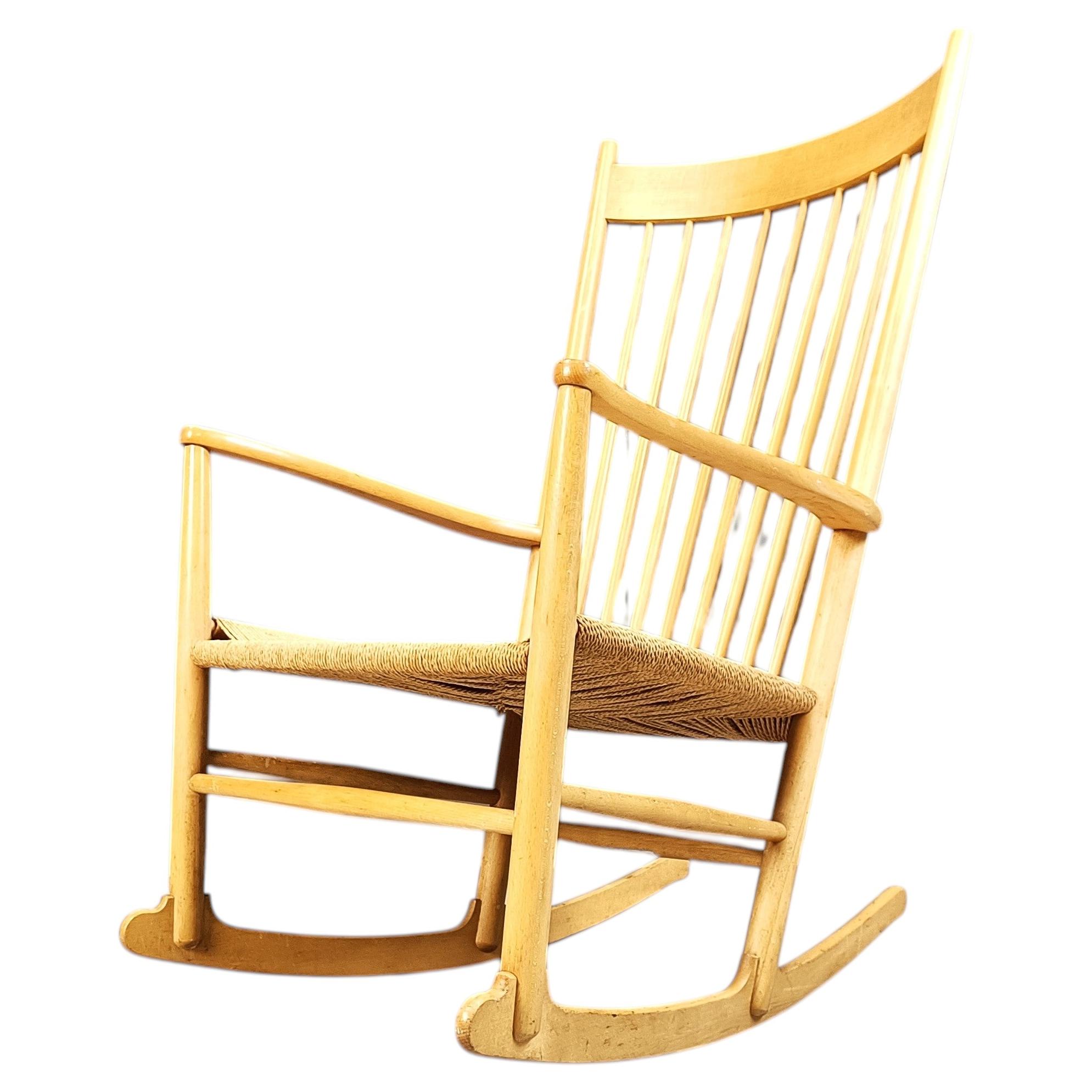 Silla mecedora J16 de Hans Wegner para FDB Mobler, años 60