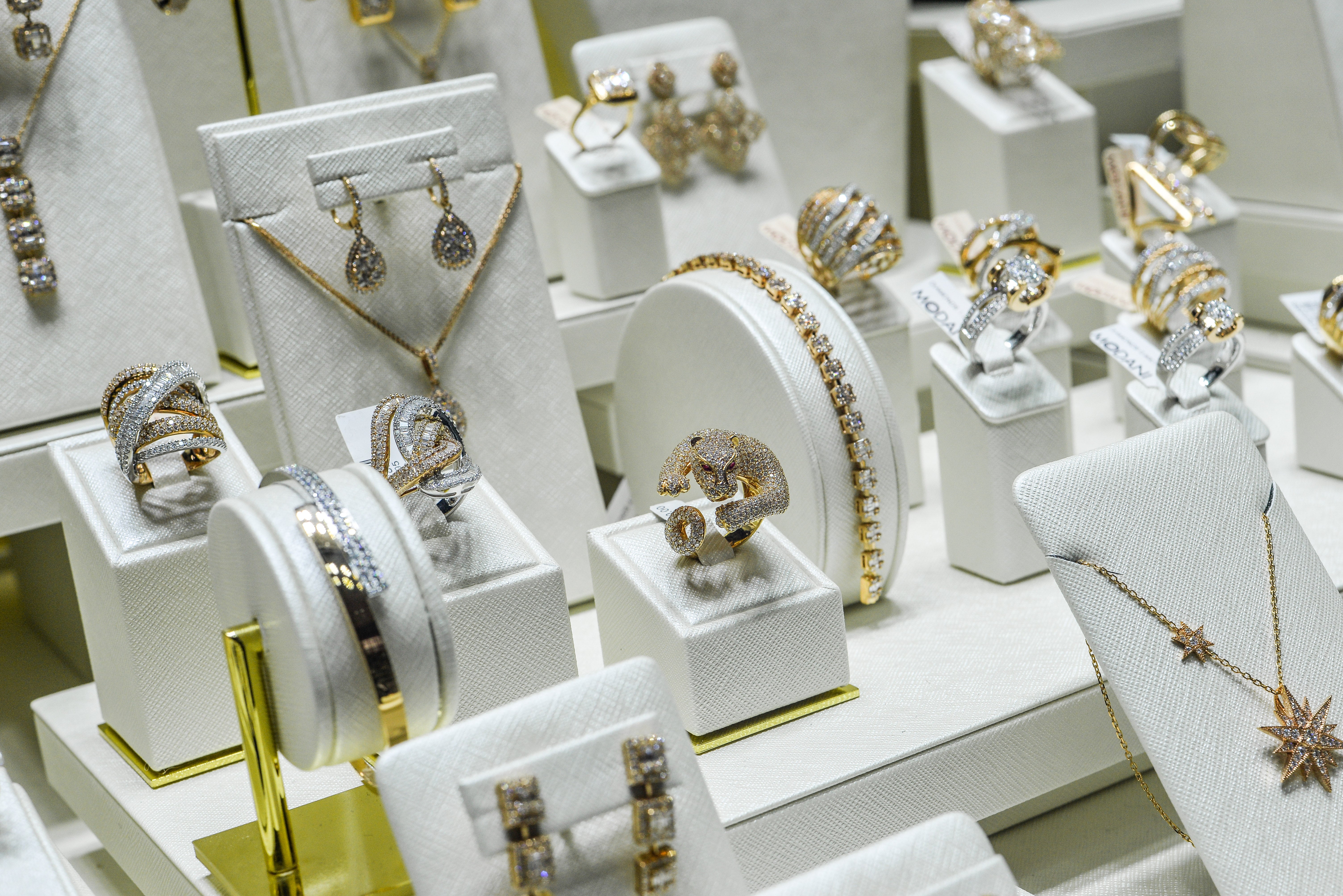 Modani Antwerpen 2018 1stdibs