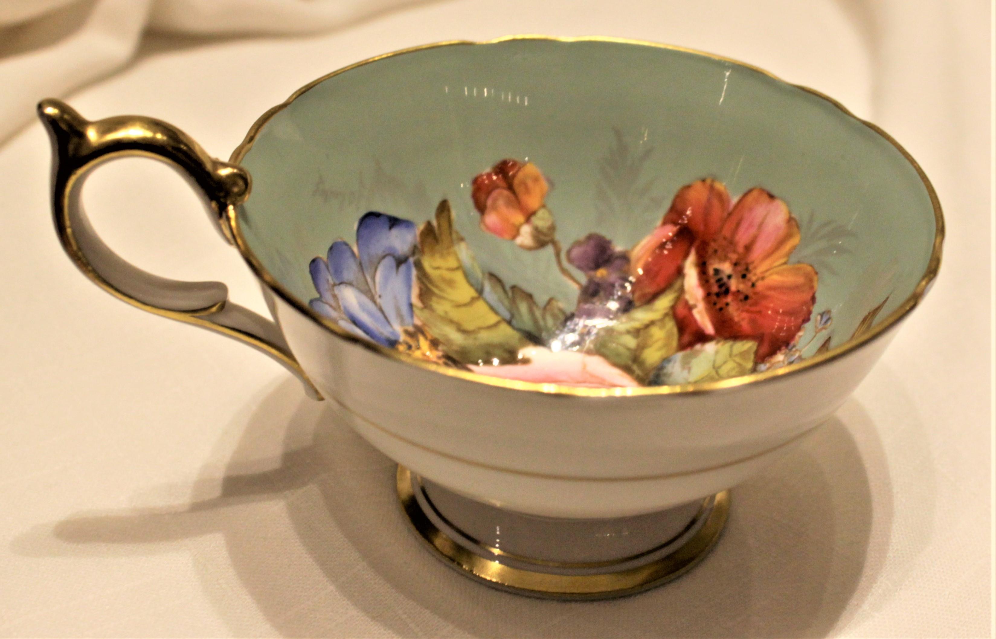 Peint à la main J.A. Ensemble tasse à thé et soucoupe en porcelaine rose saucière Aynsley Bone signée Bailey