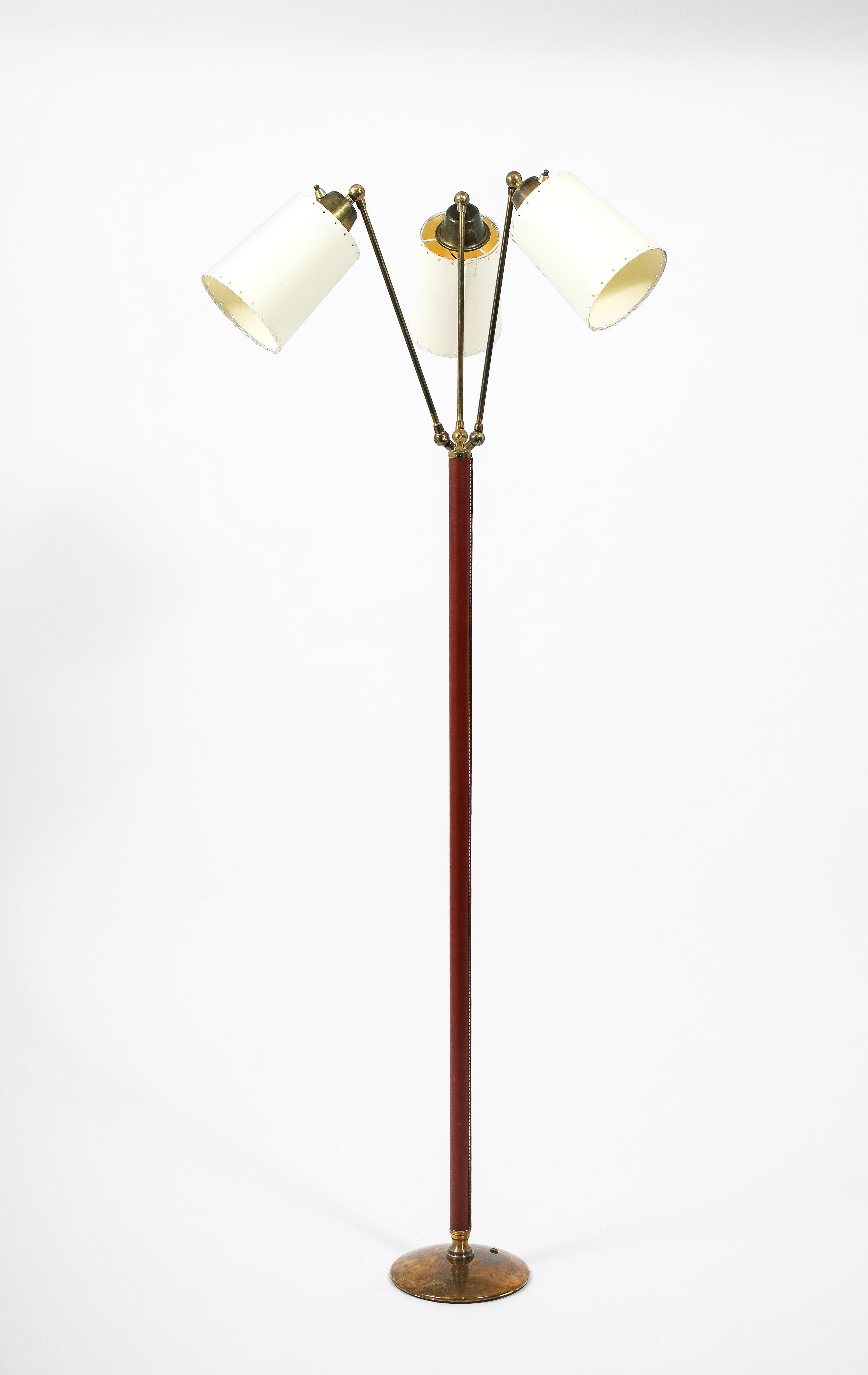 Black Lacquered hourglass tapered wood base floor lamp with brass hardware and paper shade by J.A Motte.

Base only
55x6


