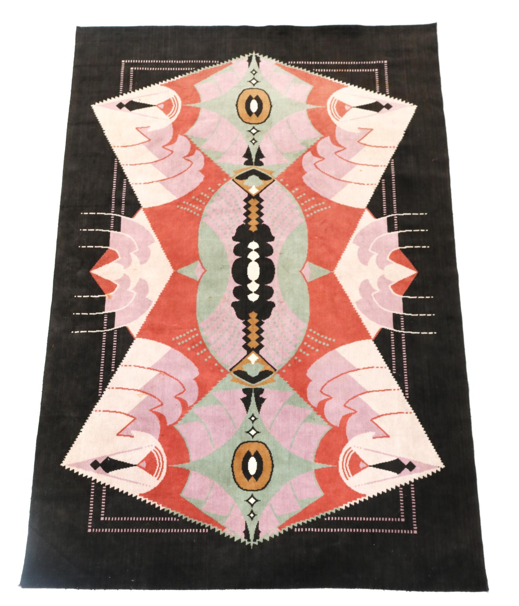 Superbe et rare modèle de suspension murale Art déco de l'école d'Amsterdam : Nicar.
Conception par Jaap Gidding.
Un design néerlandais saisissant des années 1920.
Forme rectangulaire, décor central curviligne et géométrique, polychrome sur fond de