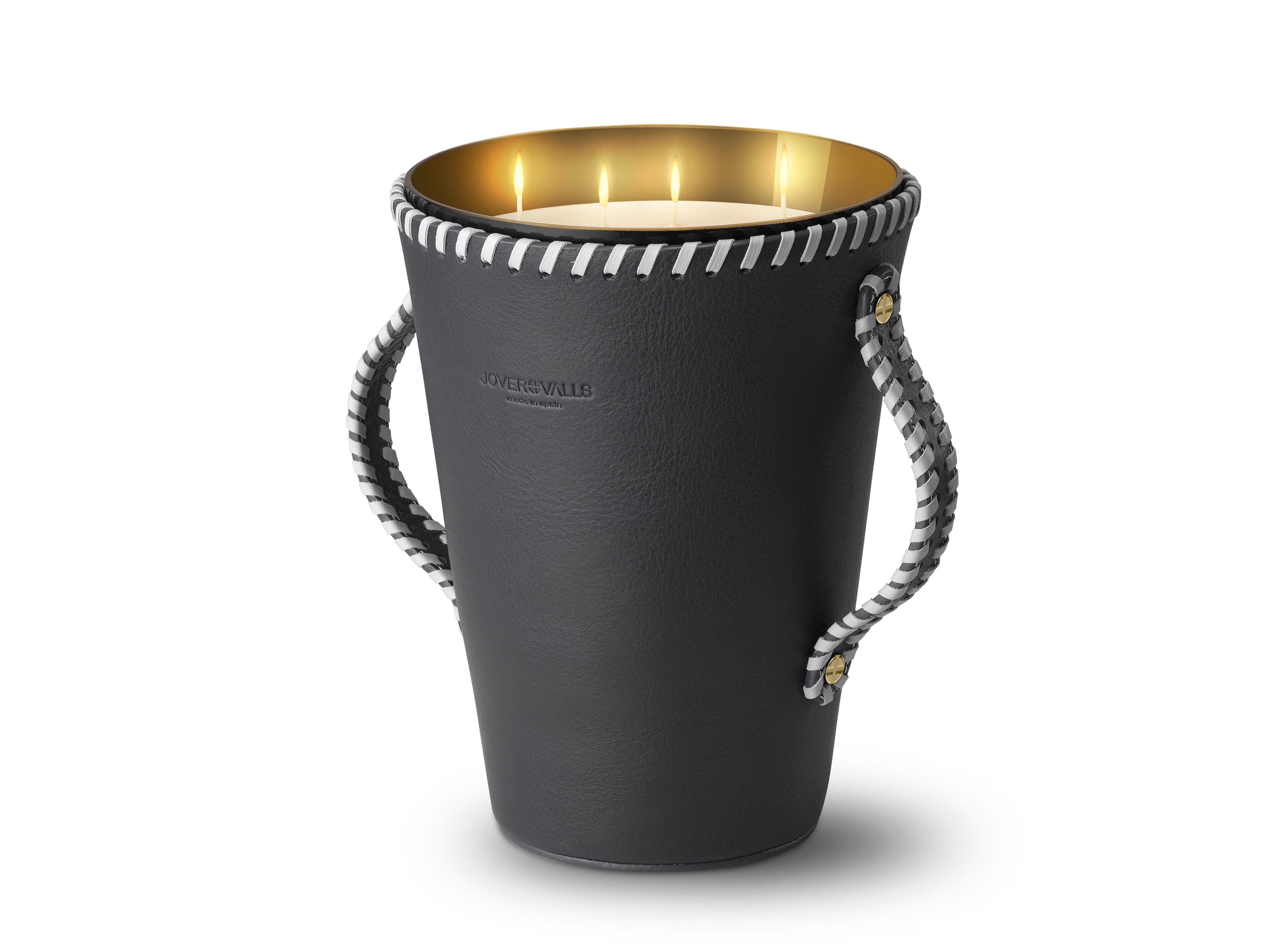 We introduce our leather candleholder’s collection designed at our atelier, hand-made by leather artisans using top grade European cowhides that become sub-product from food industry, vegetable tanned using waxes, tree barks and natural pigments for