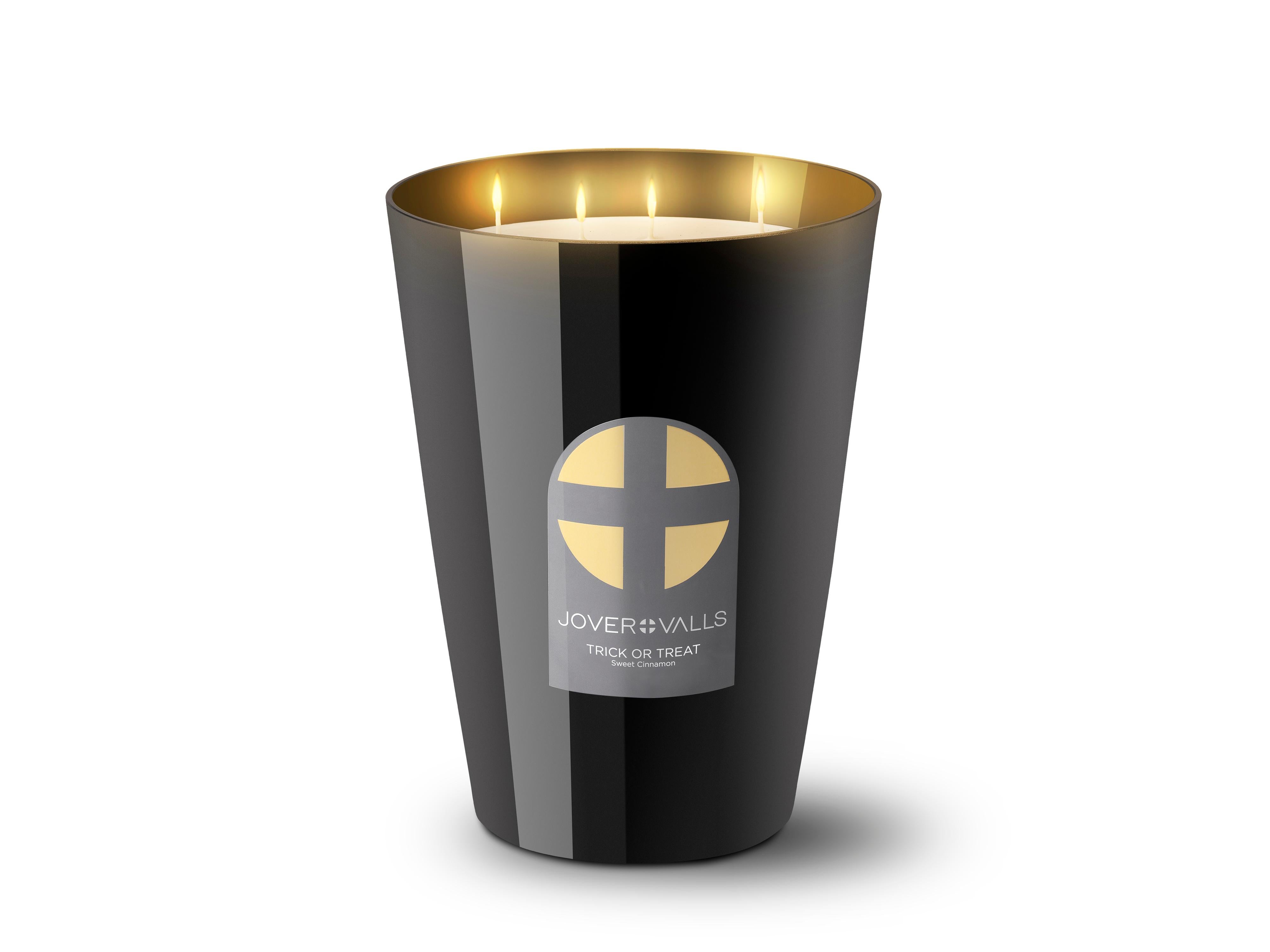 JAAR, Cognac Leather Candleholder, Sweet Cinnamon Scented Candle 123 Oz In New Condition For Sale In Alcoy, Alicante