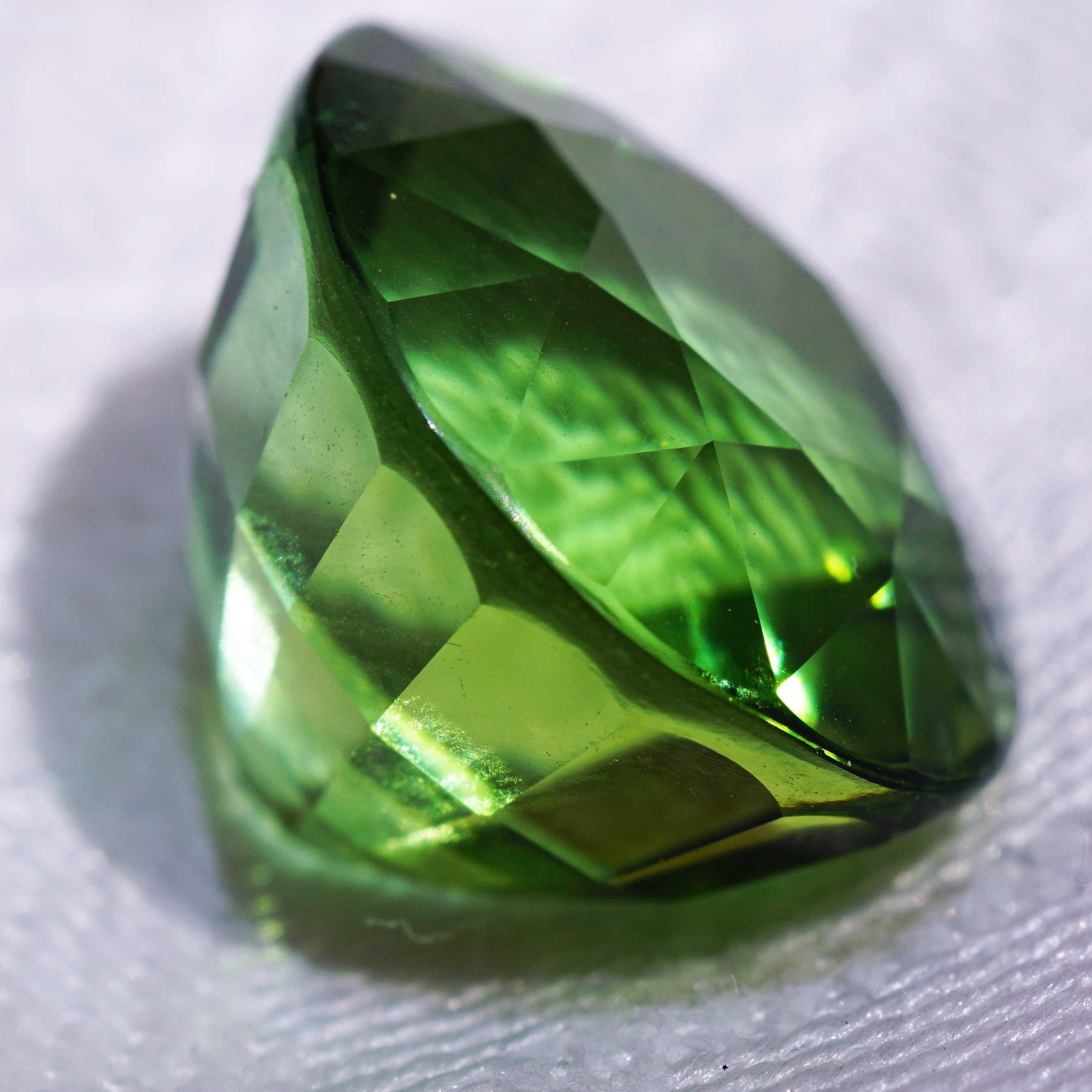 Jaba 14 ct Neon Tourmaline Afghanistan green yellow blue Loupeclean Investment 3