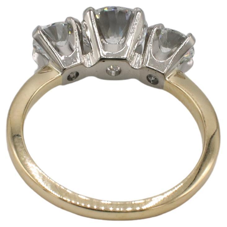 Jabel Anillo de compromiso de diamantes naturales redondos de tres piedras de 1,50 quilates y 18 quilates 
Metal: oro amarillo de 18 quilates
Peso: 3.25 gramos
Diamantes: El diamante central es de aprox. 0,95 G VS, las piedras laterales son de