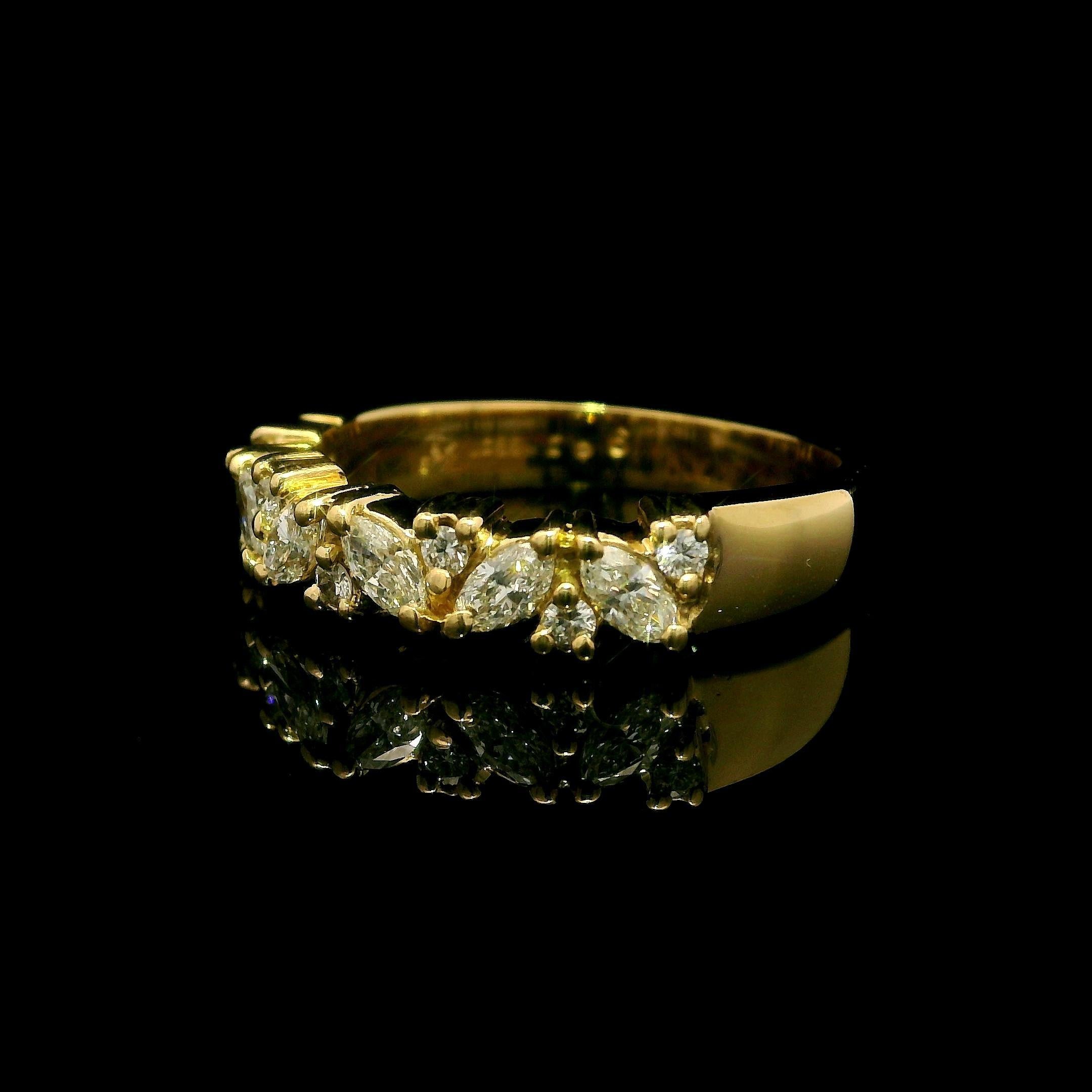 Jabel, bague en or jaune 18 carats 0.52ctw Alternating Marquise Round Diamond Stack Band Pour femmes en vente