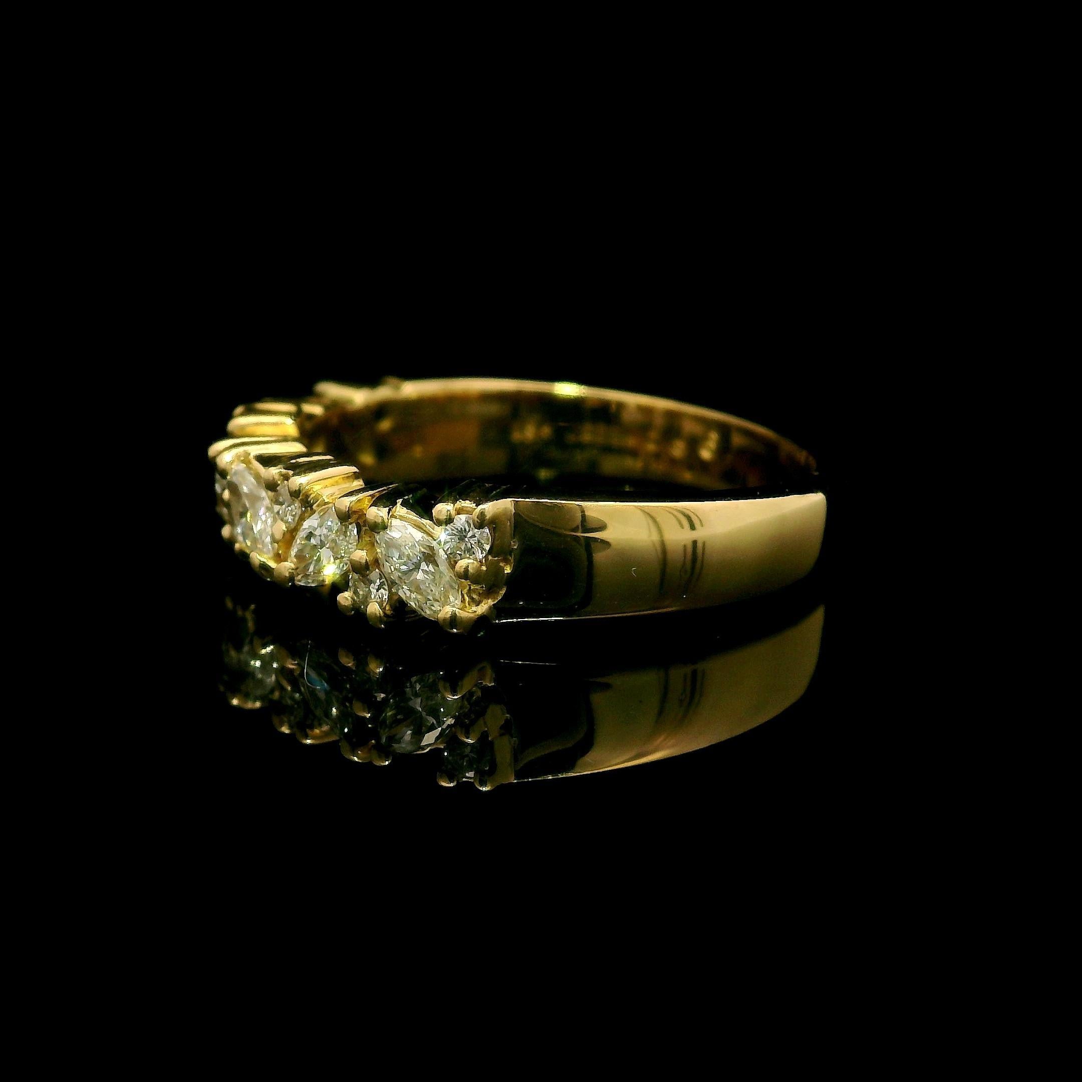 Jabel, bague en or jaune 18 carats 0.52ctw Alternating Marquise Round Diamond Stack Band en vente 1