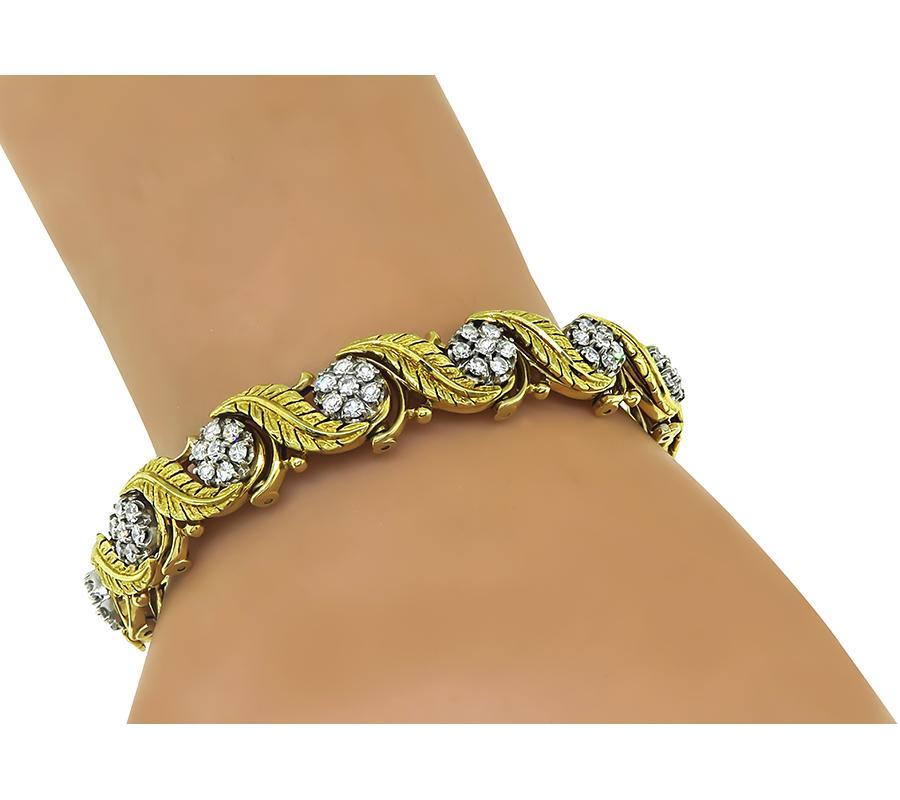Dies ist ein elegantes Armband aus 14k Gelb- und Weißgold von Jabel. Das Armband ist mit funkelnden Diamanten im Rundschliff besetzt, die etwa 3.50ct wiegen. Die Farbe dieser Diamanten ist G mit VS-Reinheit. Das Armband misst 10,5 mm in der Breite