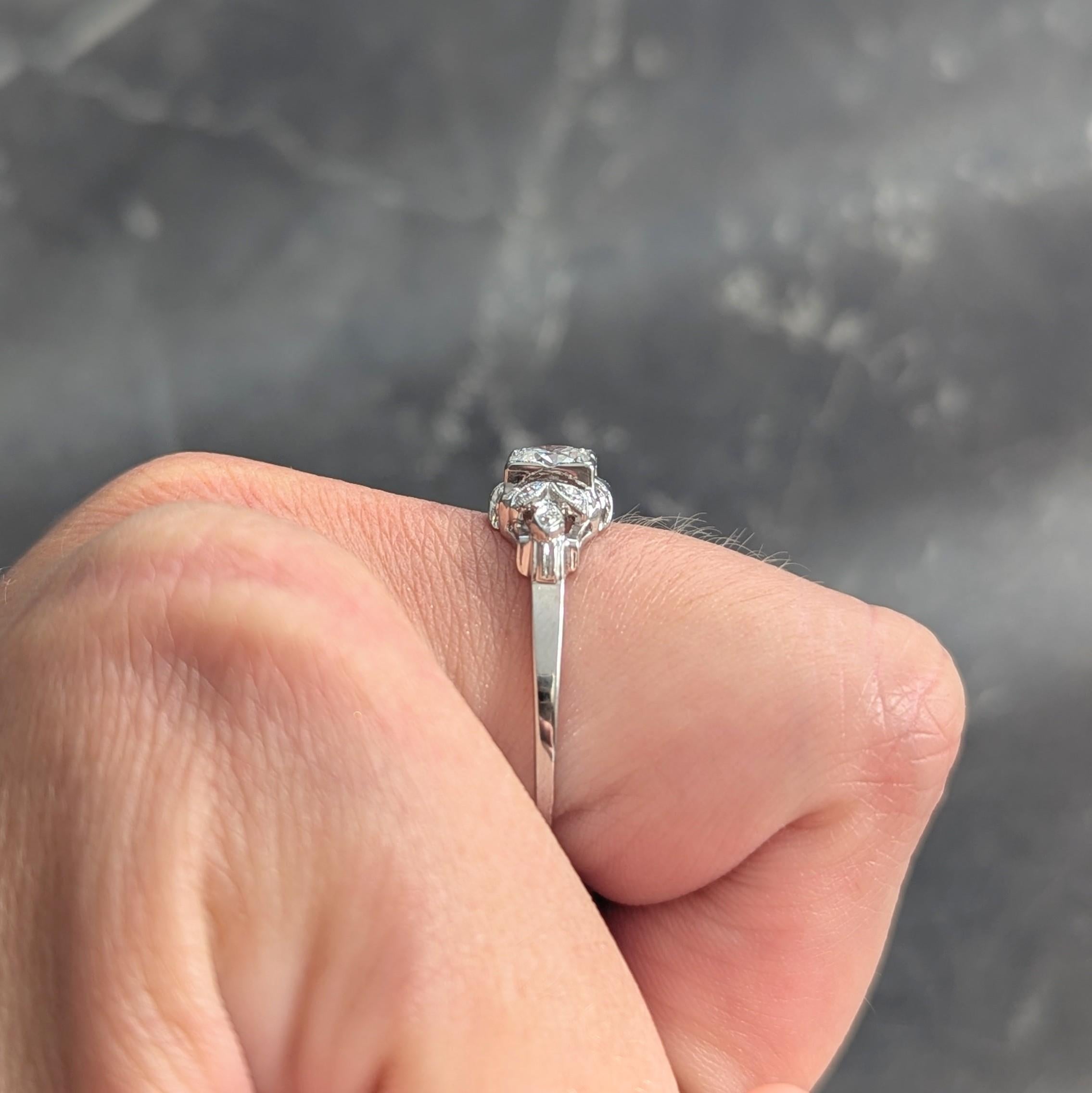 Jabel Art Deco European Diamond 18K White Gold Vintage Foliate Engagement Ring (bague de fiançailles) en vente 4