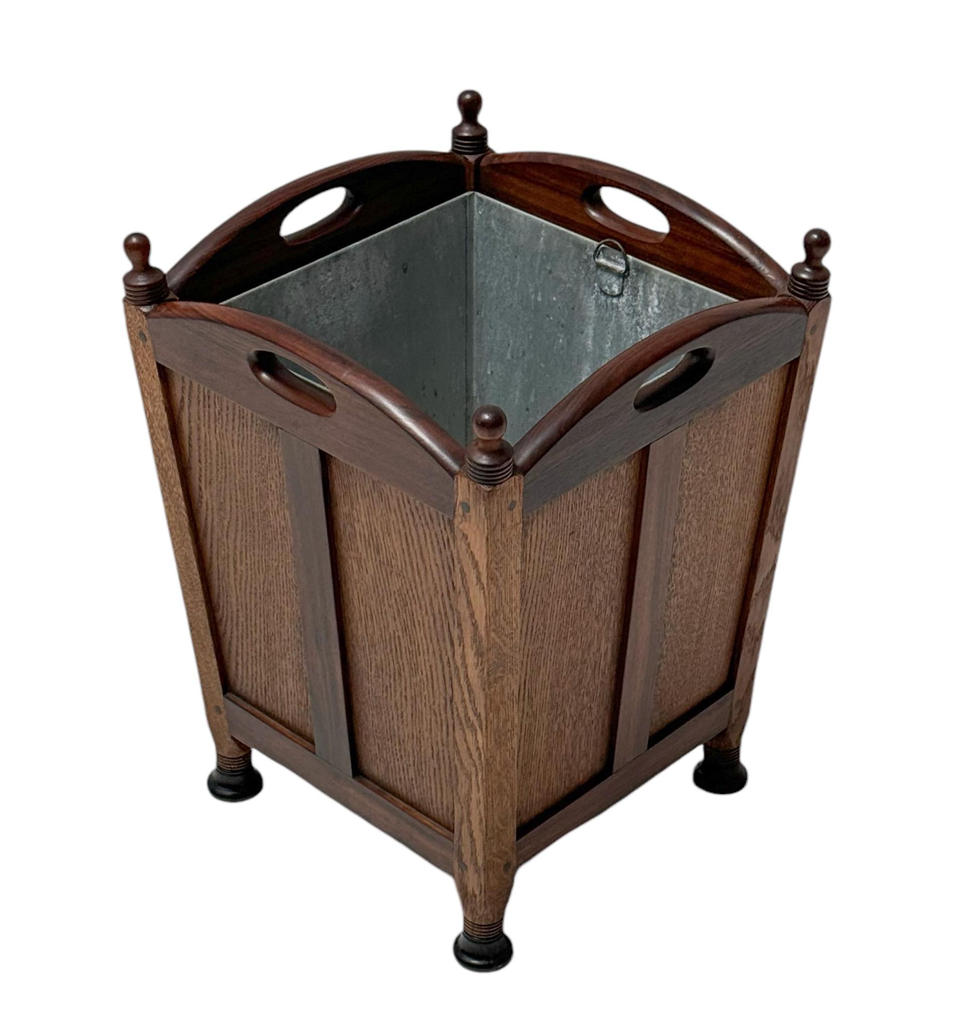 Cesta de basura de la Escuela Art Decó de Amsterdam de Jac. van den Bosch para 't Binnenhuis Roble en venta