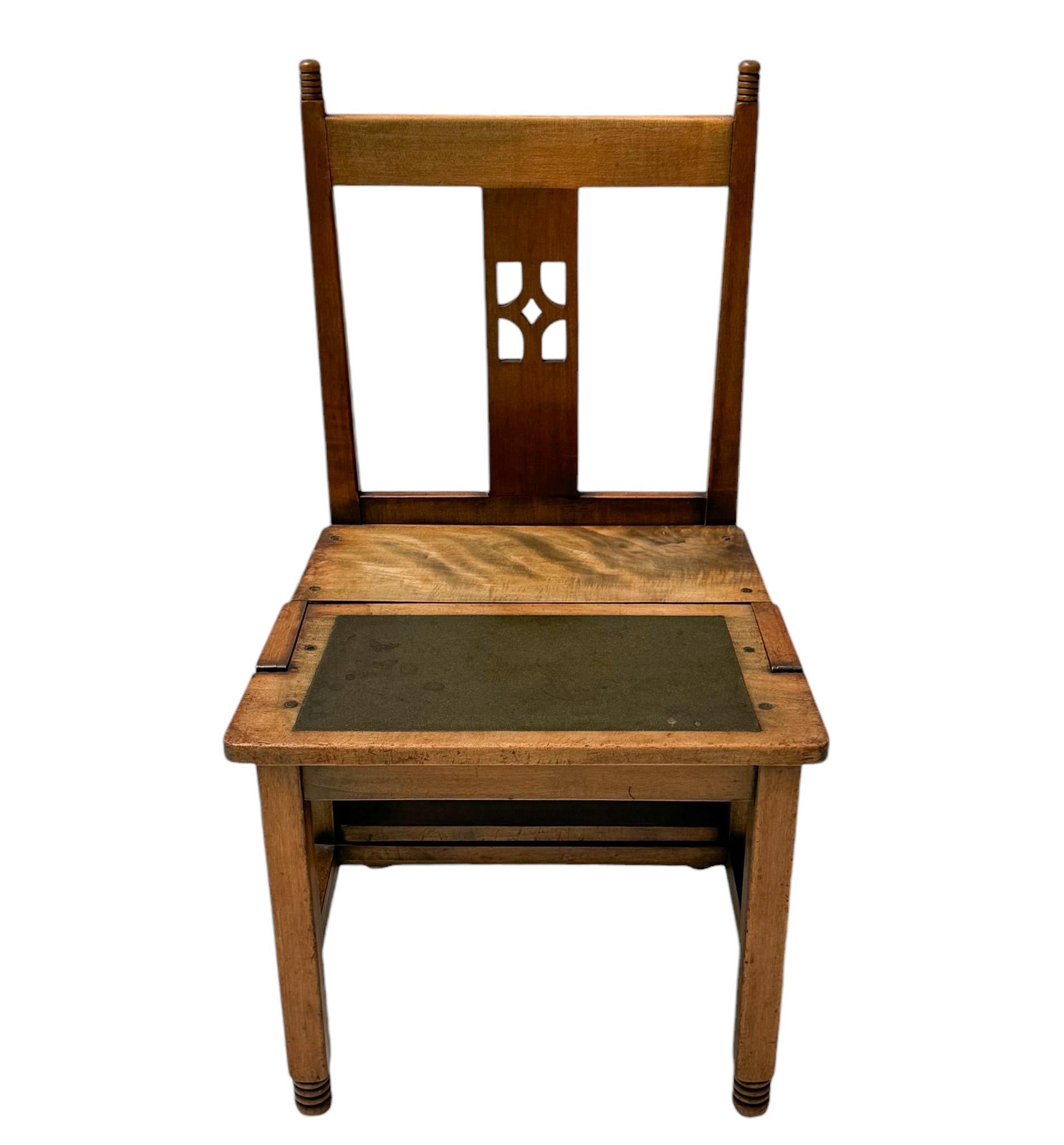 Magnifique et rarissime chaise de bibliothèque ou escalier de bibliothèque opus 1536.
Design/One par Jac. van den Bosch pour 't Binnenhuis Amsterdam.
Un design néerlandais saisissant des années 1900.
Cadre en frêne massif patiné avec éléments