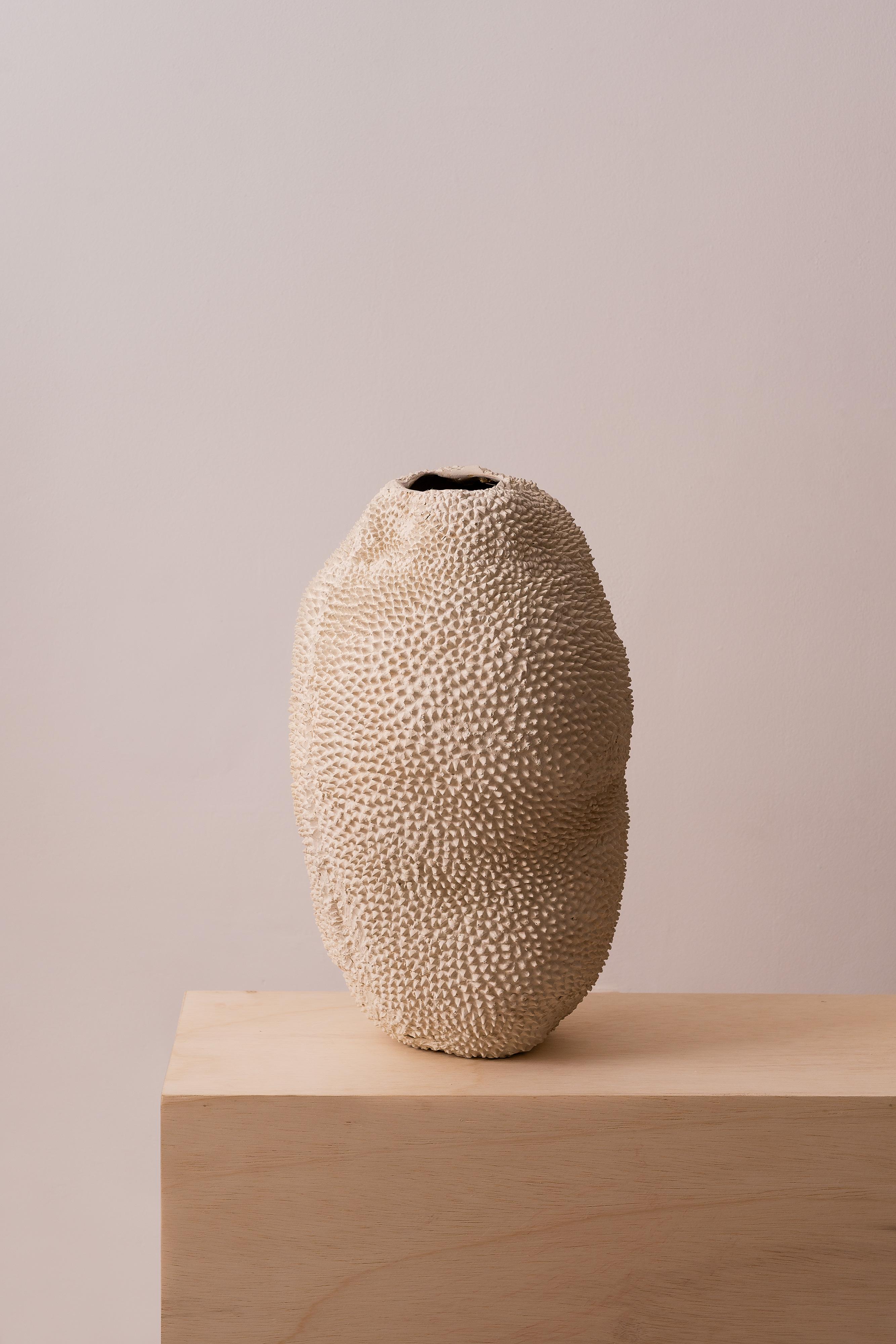 Jaca Vase No. 17 in Offwhite Organic Textured Ceramic by Hanna Englund In New Condition For Sale In Geneve, CH