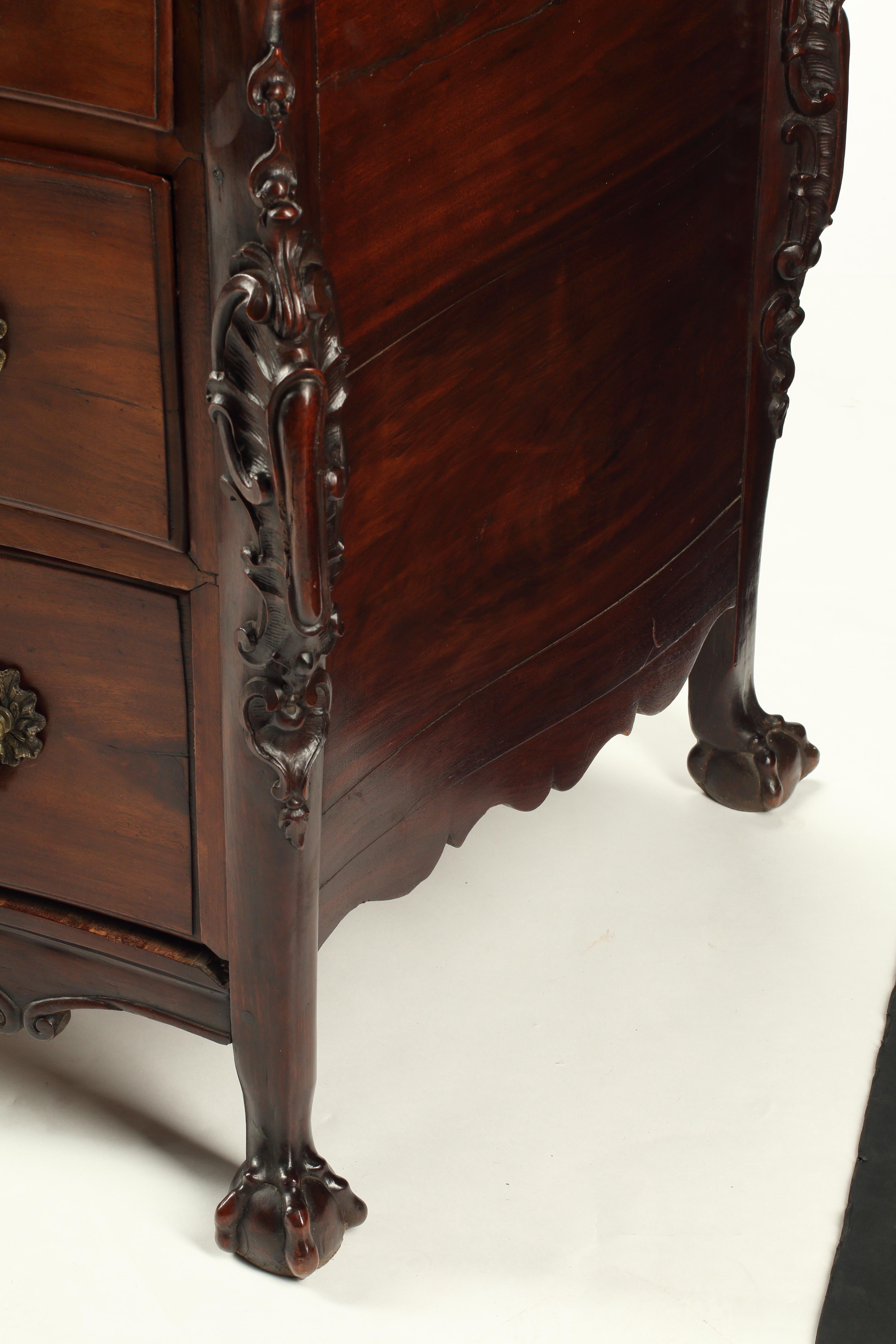 Fino al XVIII secolo Commode Jacaranda, 18° secolo, portoghese in vendita