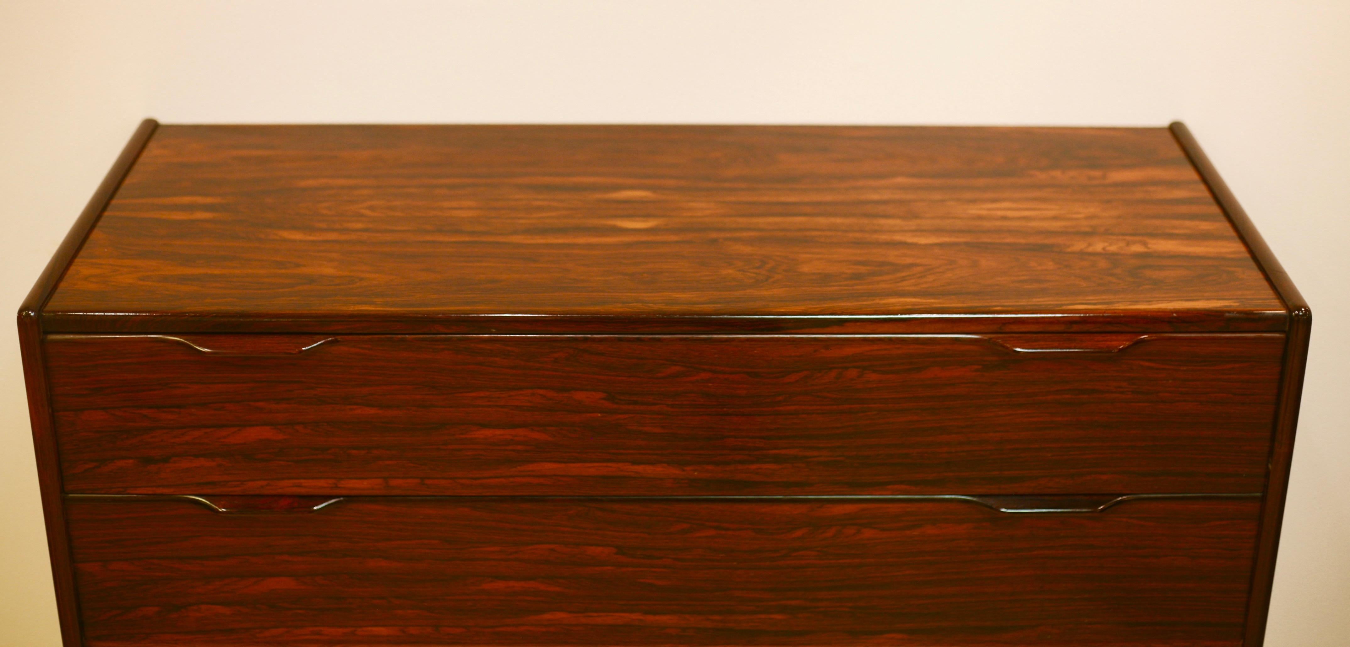 A lovely chest of drawers in dark rosewood/jacaranda. Excellent condition. Beautifully sculptured handles. Designed by In Kofod Larsen for Fredericia furniture in Denmark.