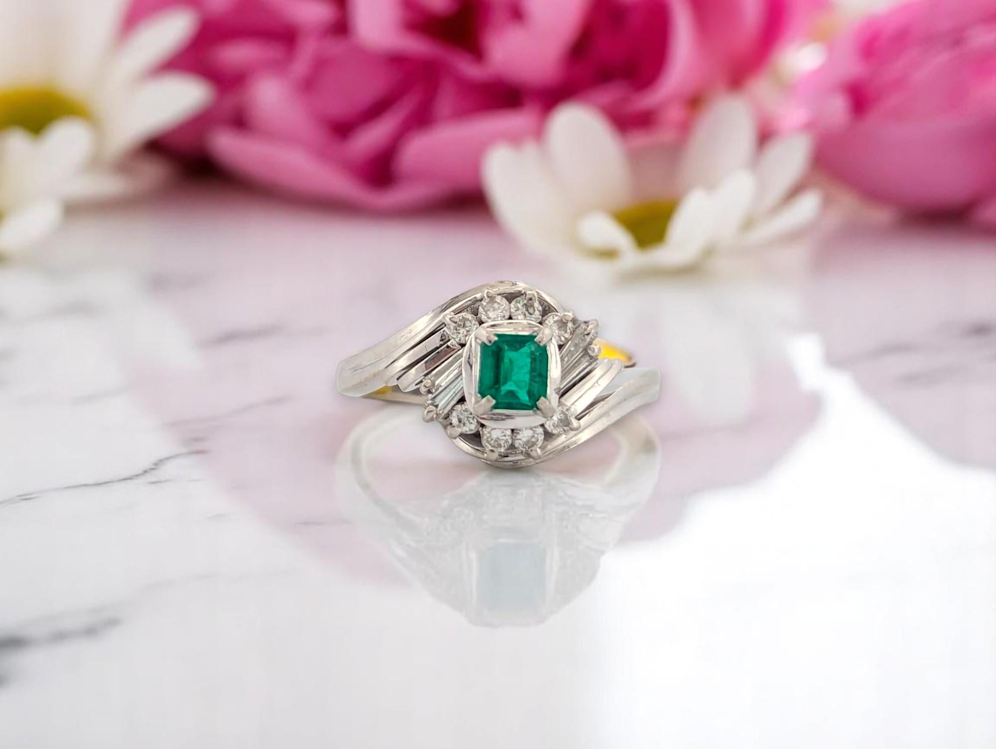 Jacaranda  Platinum Ring With 0.25 Ct Natural Emerald And 0.22 Ct Diamonds Size Neuf - En vente à Greeneville, TN