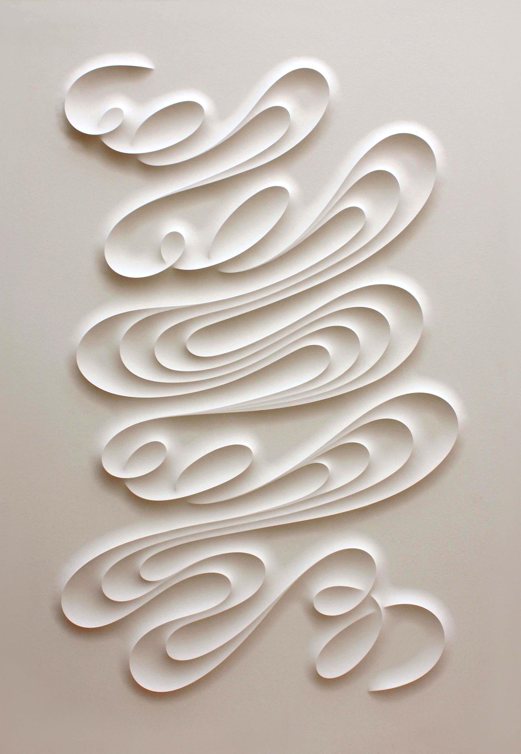 FESCM – geprägtes Papier, minimalistisches, geschwungenes, weißes Kunstwerk in Kurvenform, Jacinto Moros