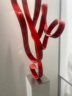 Scultura minimalista FMX-curvilinea in legno d'acero che sfida la gravità di Jacinto Moros