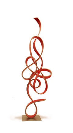 Escultura minimalista curvilínea de madera de arce que desafía la gravedad, por Jacinto Moros