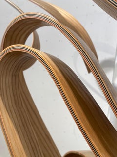 FQ - scultura minimalista e curvilinea in legno d'acero e frassino postmoderno Moros