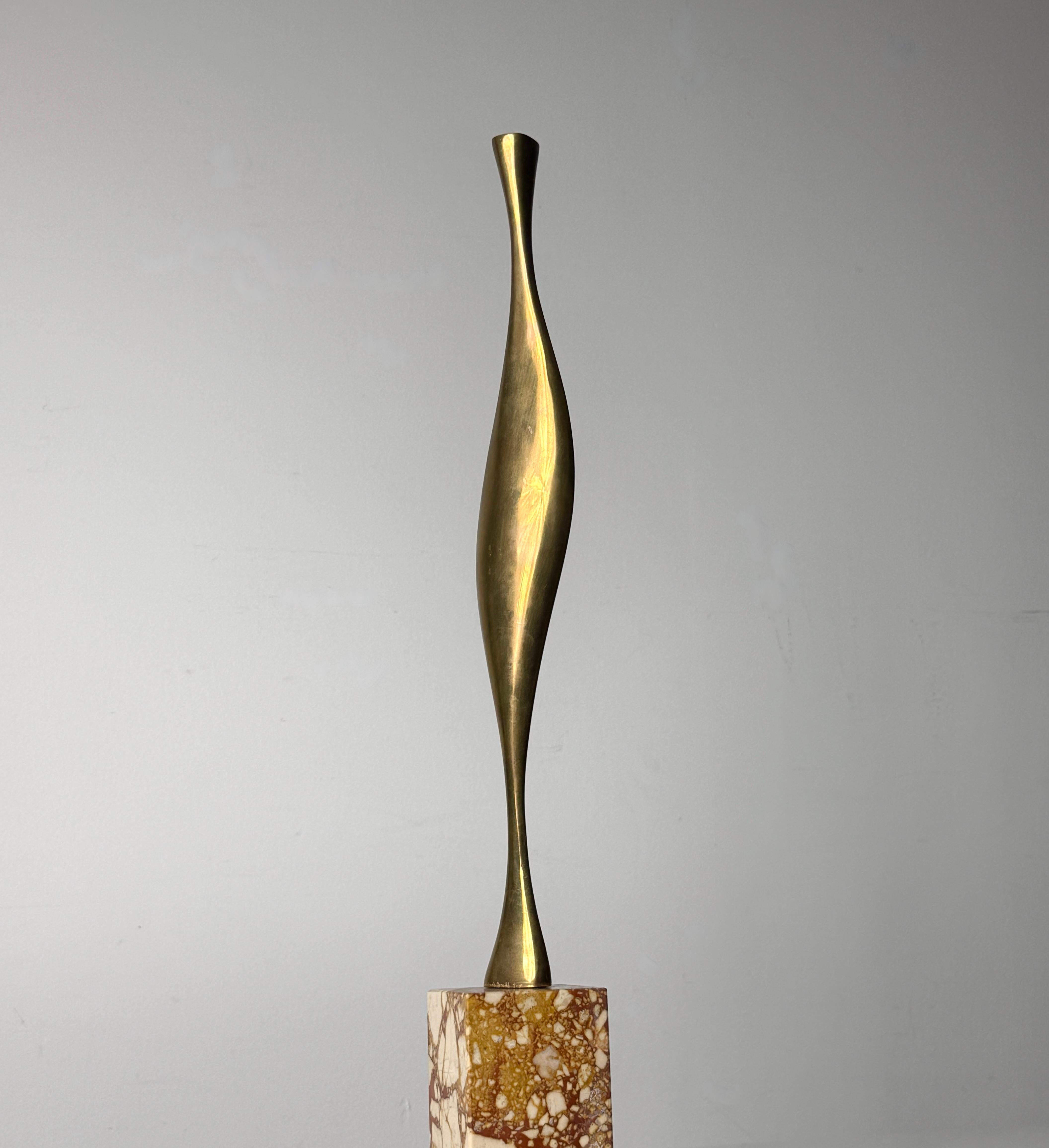 Jack Arnold Escultura modernista abstracta biomórfica de bronce sobre base de mármol Años 70 siglo XX en venta