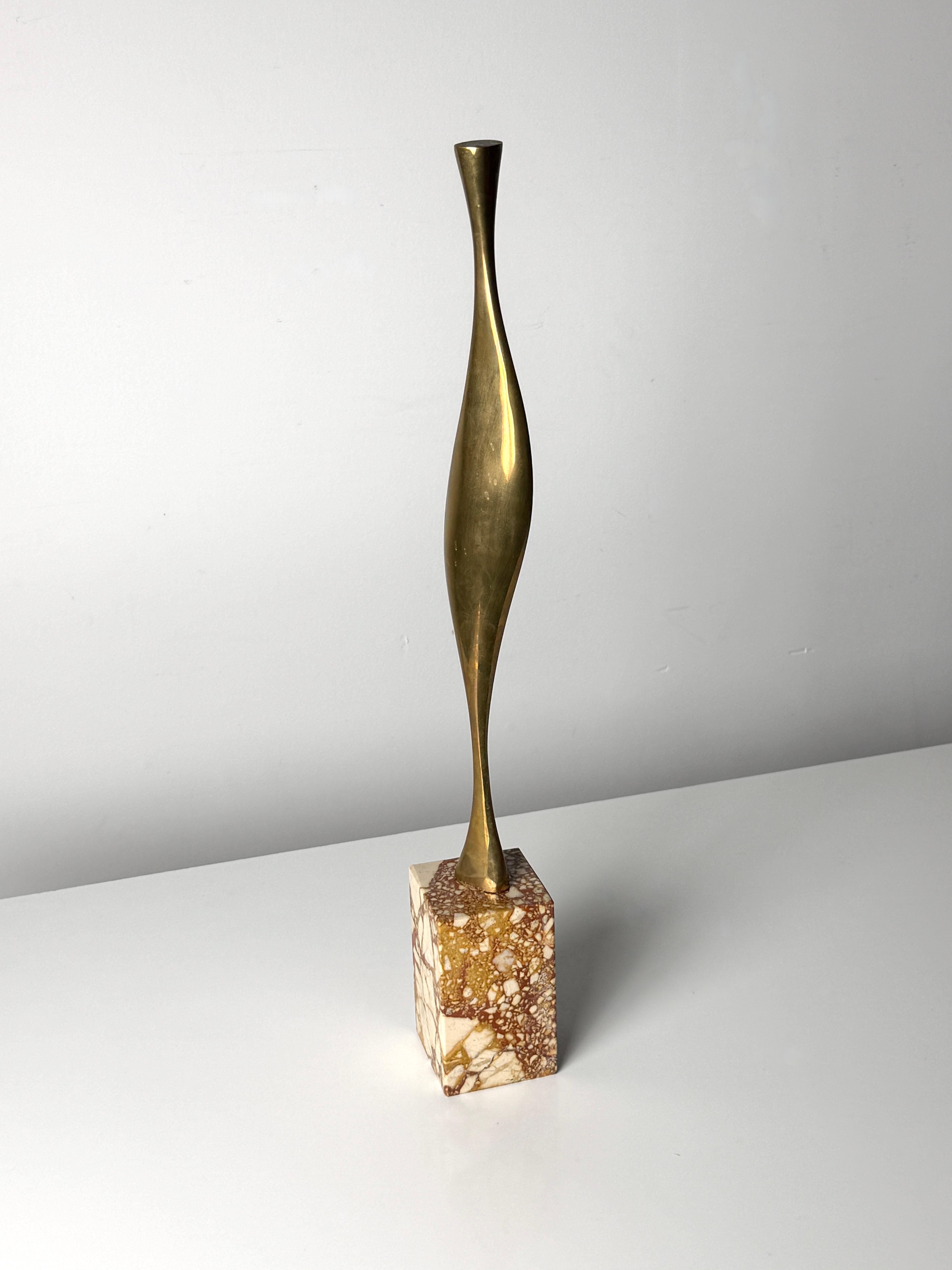Jack Arnold Escultura modernista abstracta biomórfica de bronce sobre base de mármol Años 70 en venta 1
