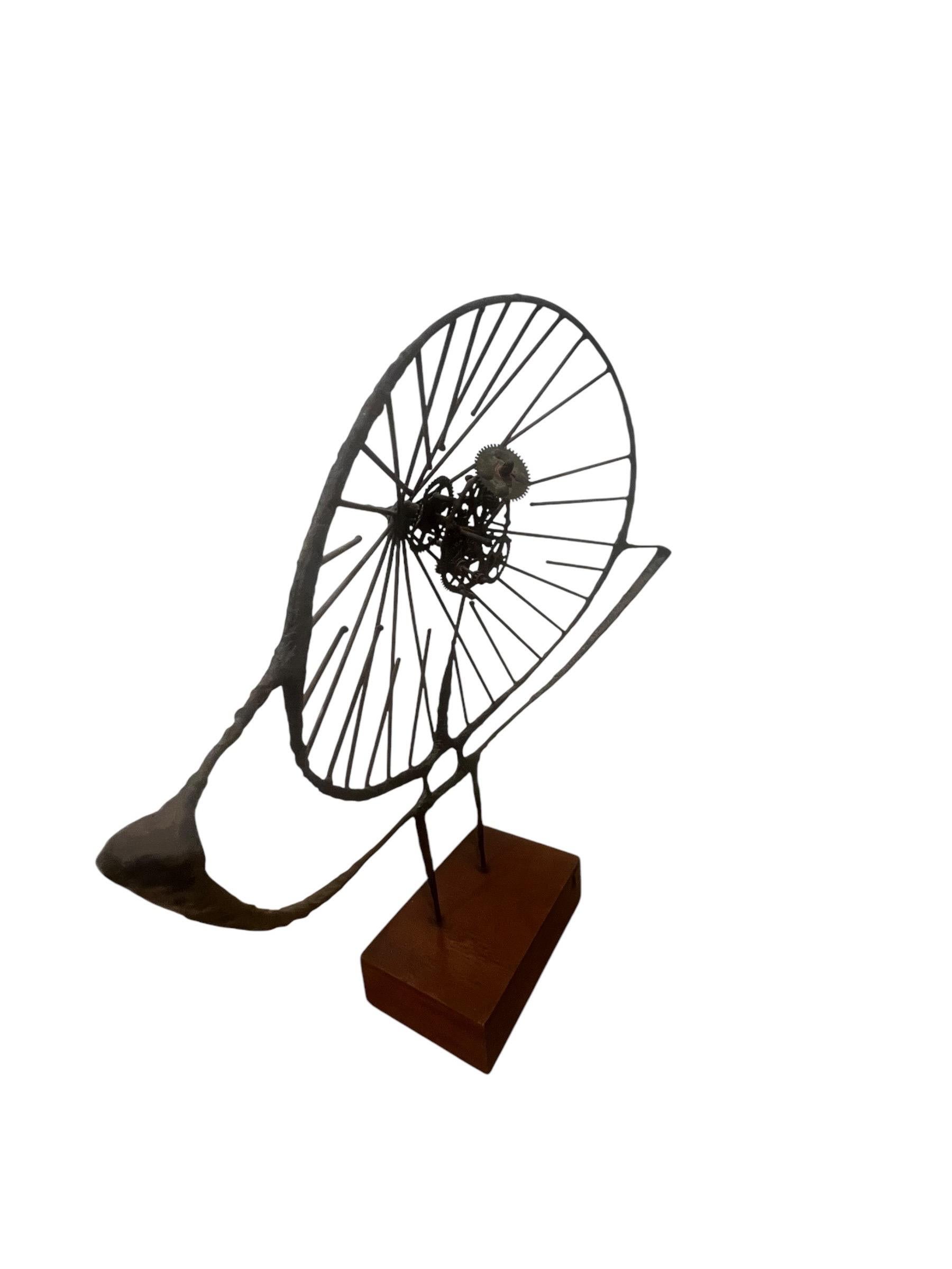 Ésta es una magnífica escultura de hierro forjado 