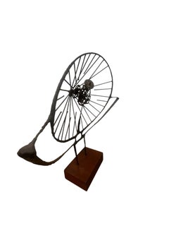 « Time Machine », sculpture moderniste abstraite en fer forgé sur base en bois de Jack Boyd