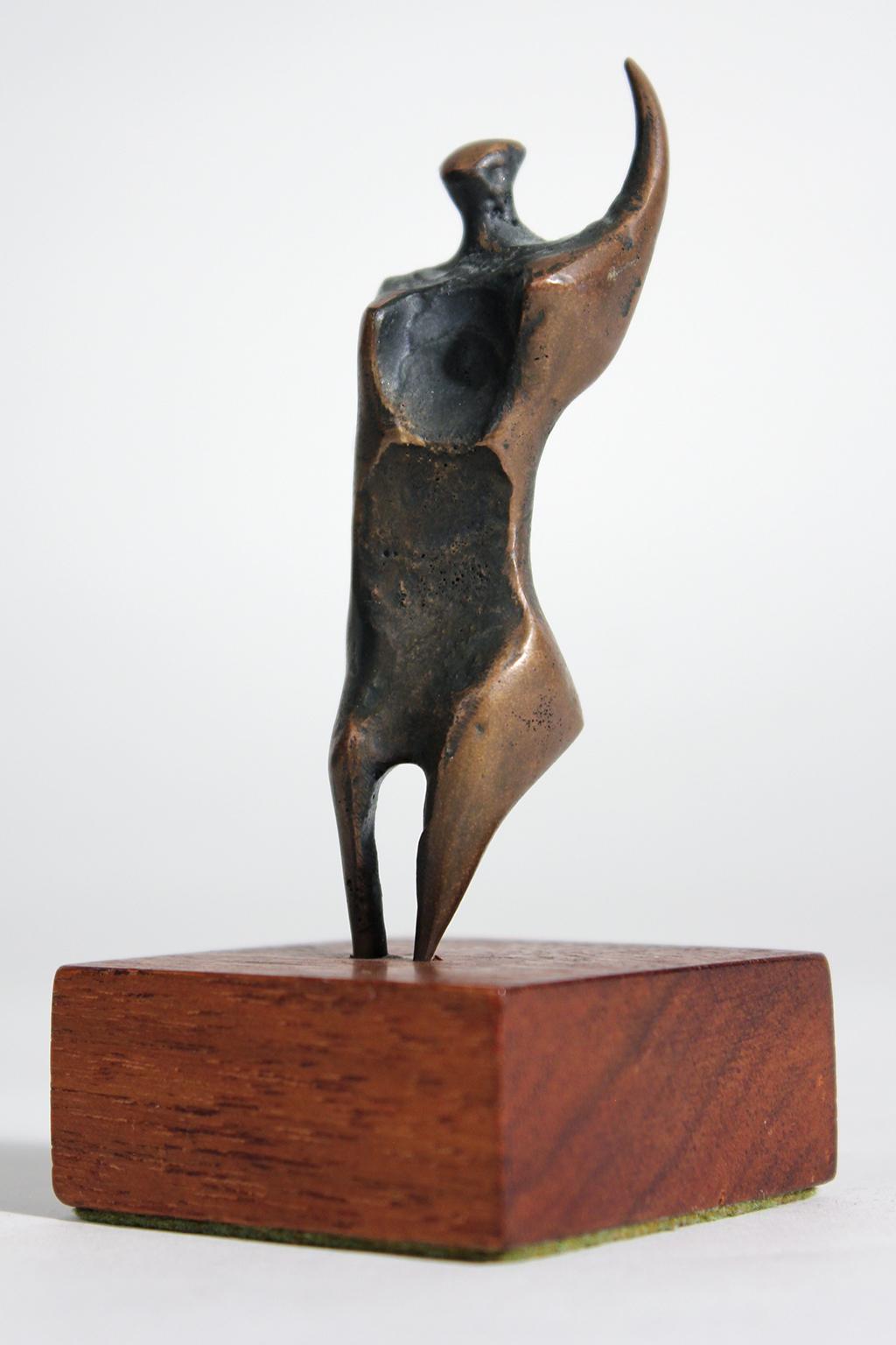 Great Jack Boyd bronze abstract modernist sculpture on original walnut base. Abstract form and a wonderful dark patina. Standing on its original mahogany wood base and is signed on the back as seen in the photos. Measures: 4