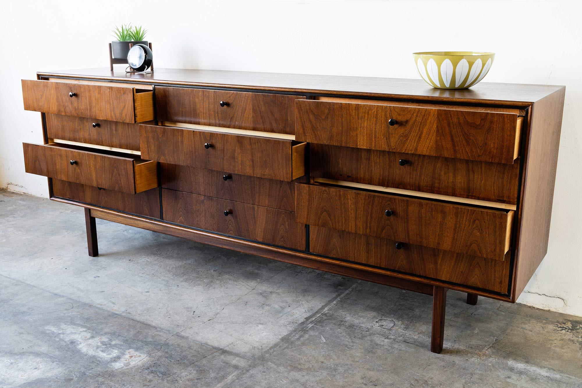 Jack Cartwright 12-Drawer Dresser 1