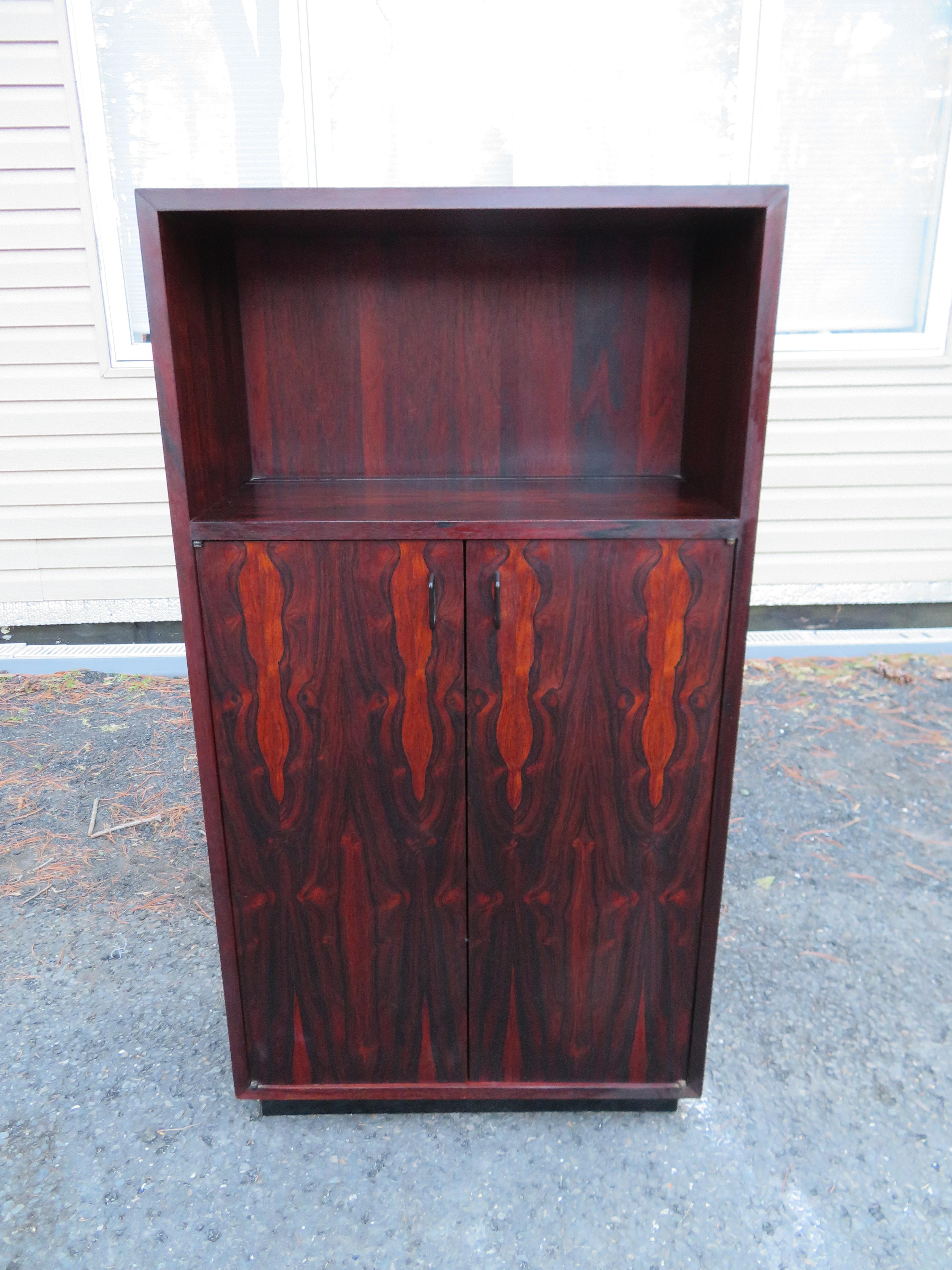 Jack Cartwright for Founders Brazilian rosewood bar cabinet. This piece has been well cared for and is in wonderful vintage condition. The rosewood has tons of graning and has a deep dark colour, it must have never been exposed to sunlight. It