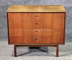 Jack Cartwright per la cassettiera Founders