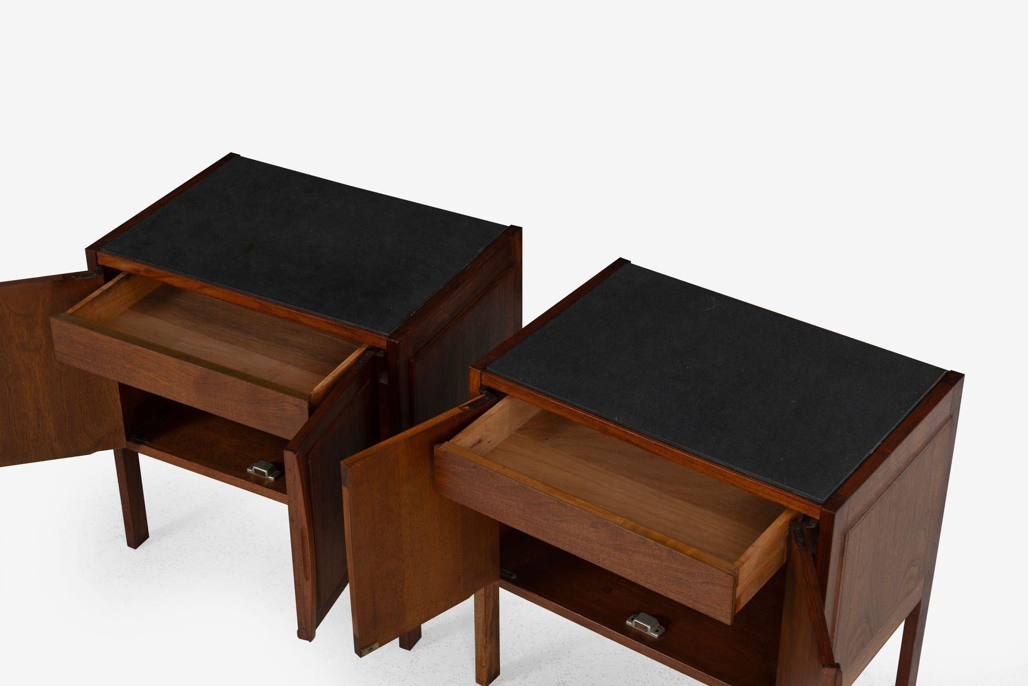 Jack Cartwright for Founders Furniture Walnut and Slate Nightstands, 1960 (Geölt) im Angebot